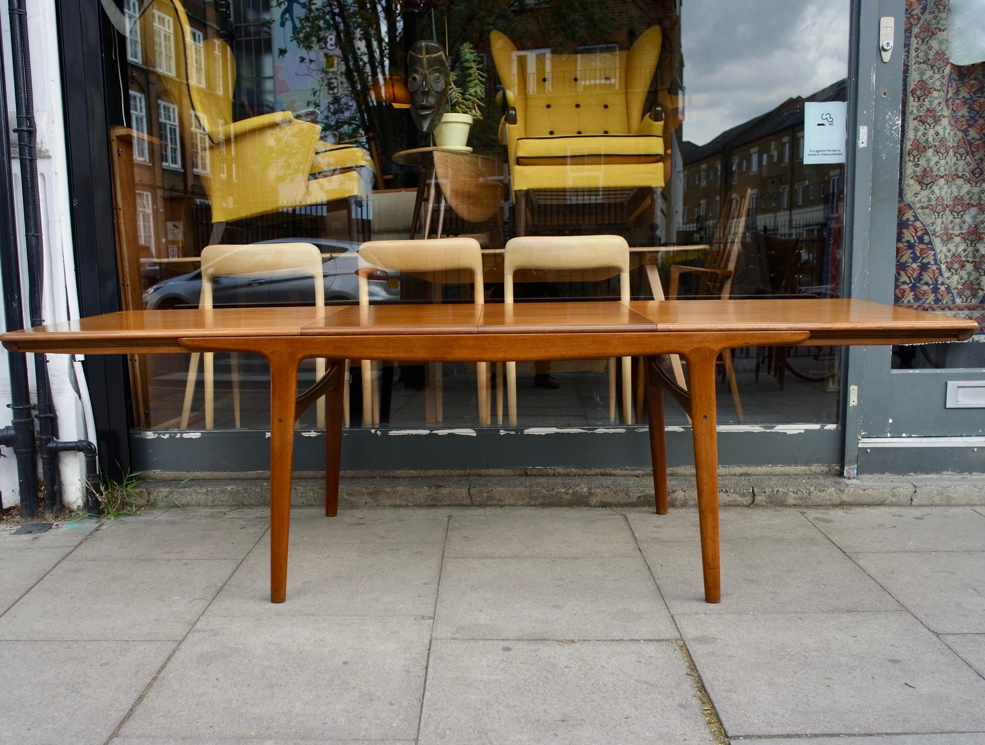 1960s Extending Teak Dining Table Designed by Arne Hovmand-Olsen for Mogens Kold For Sale 5