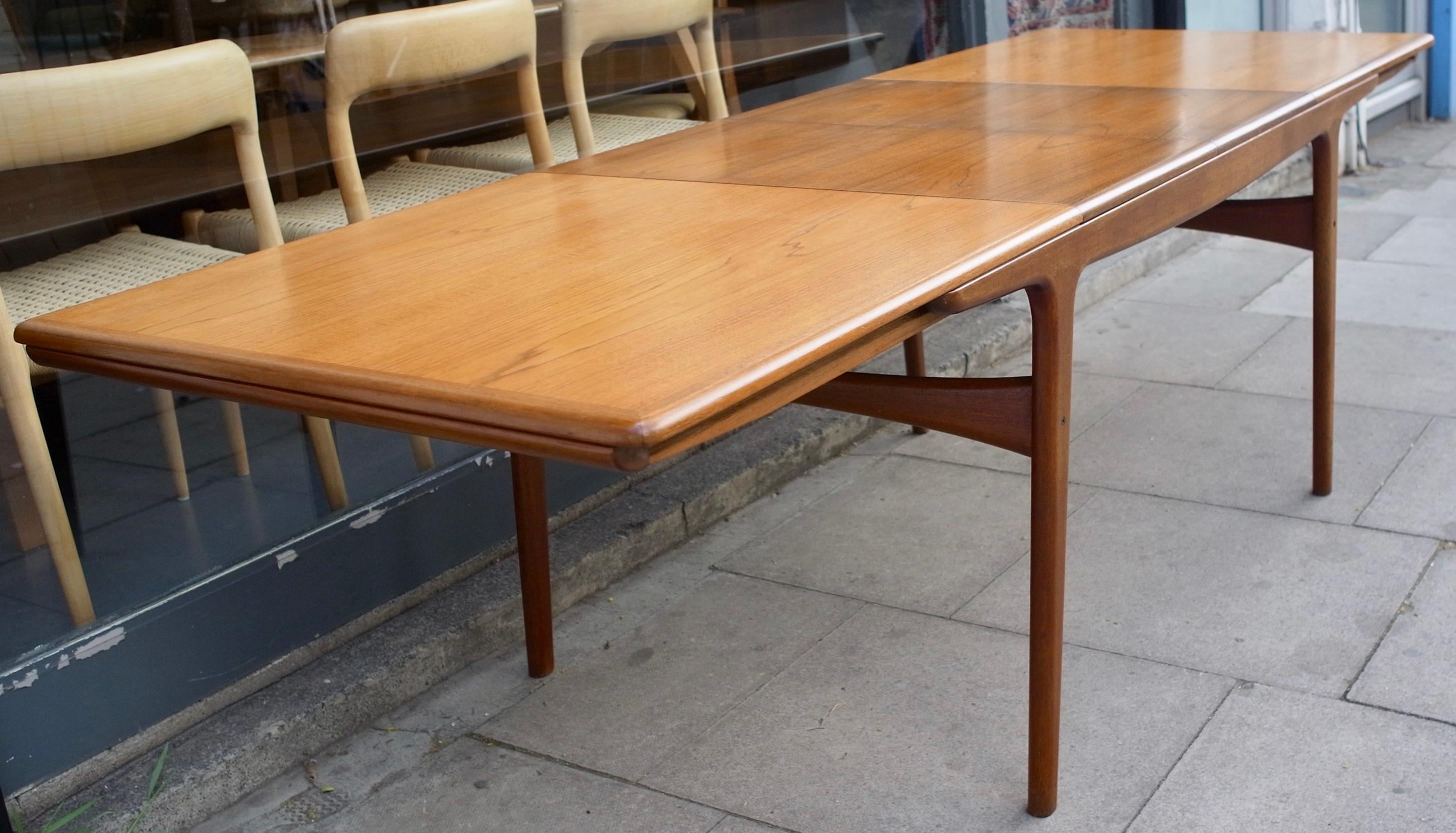 1960s Extending Teak Dining Table Designed by Arne Hovmand-Olsen for Mogens Kold For Sale 8