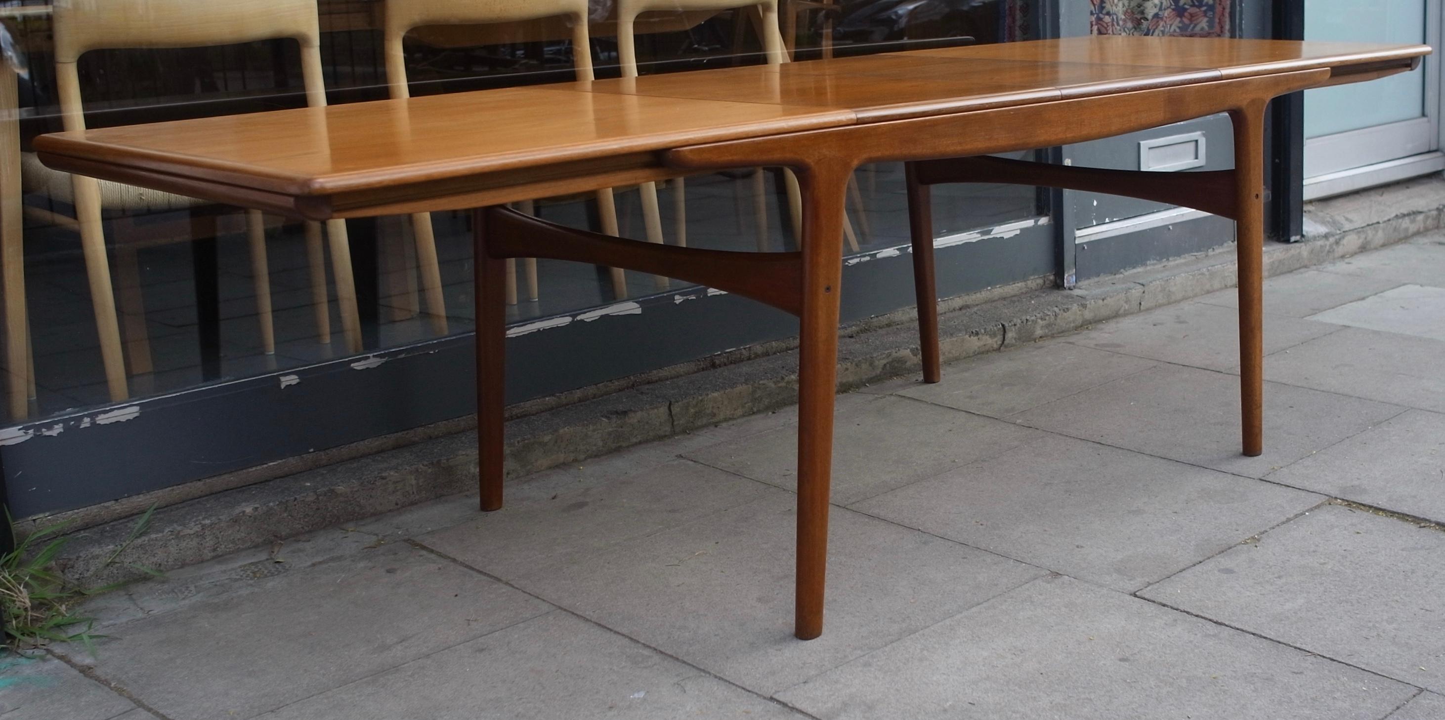 1960s Extending Teak Dining Table Designed by Arne Hovmand-Olsen for Mogens Kold For Sale 9