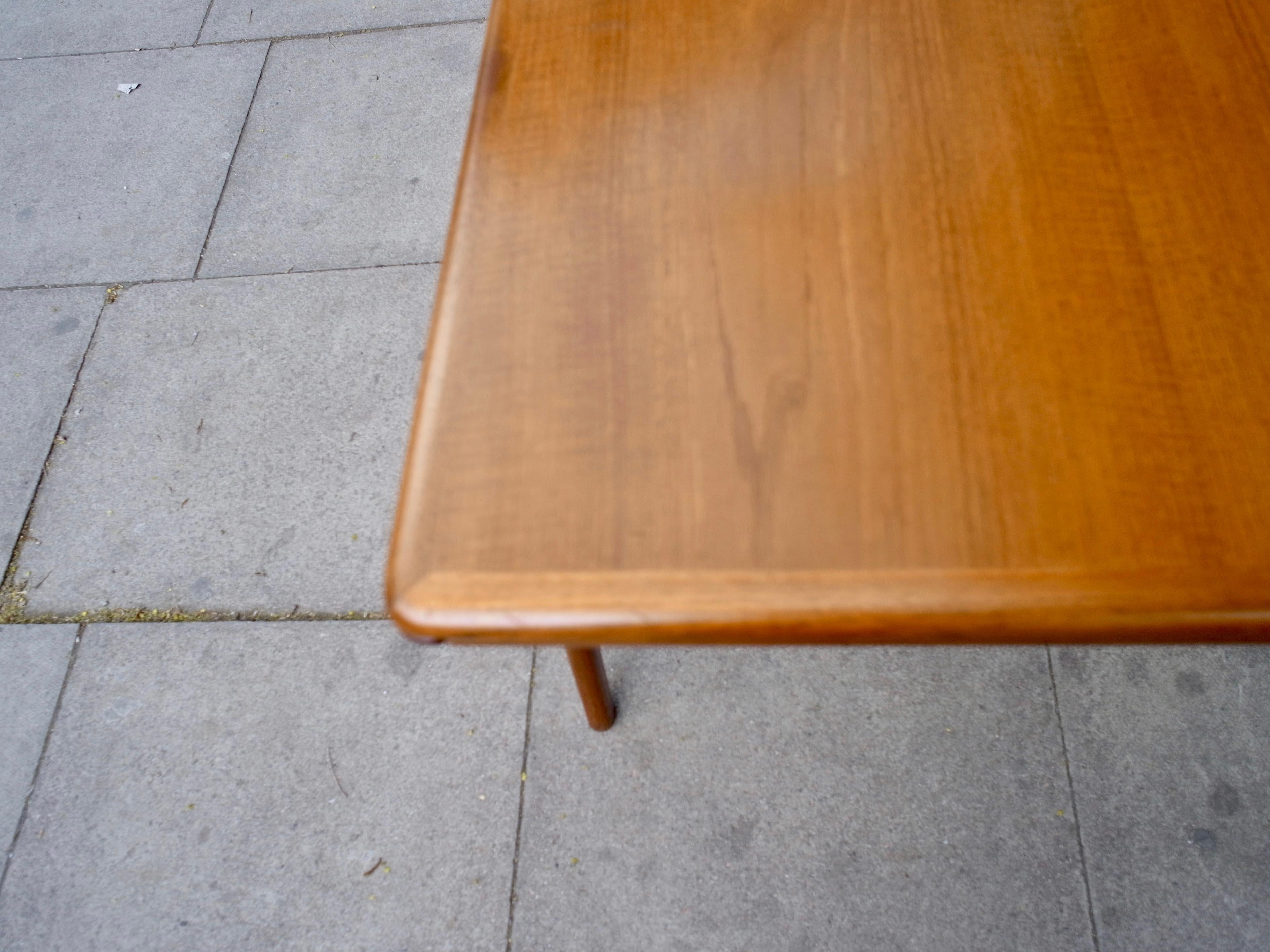 1960s Extending Teak Dining Table Designed by Arne Hovmand-Olsen for Mogens Kold For Sale 10