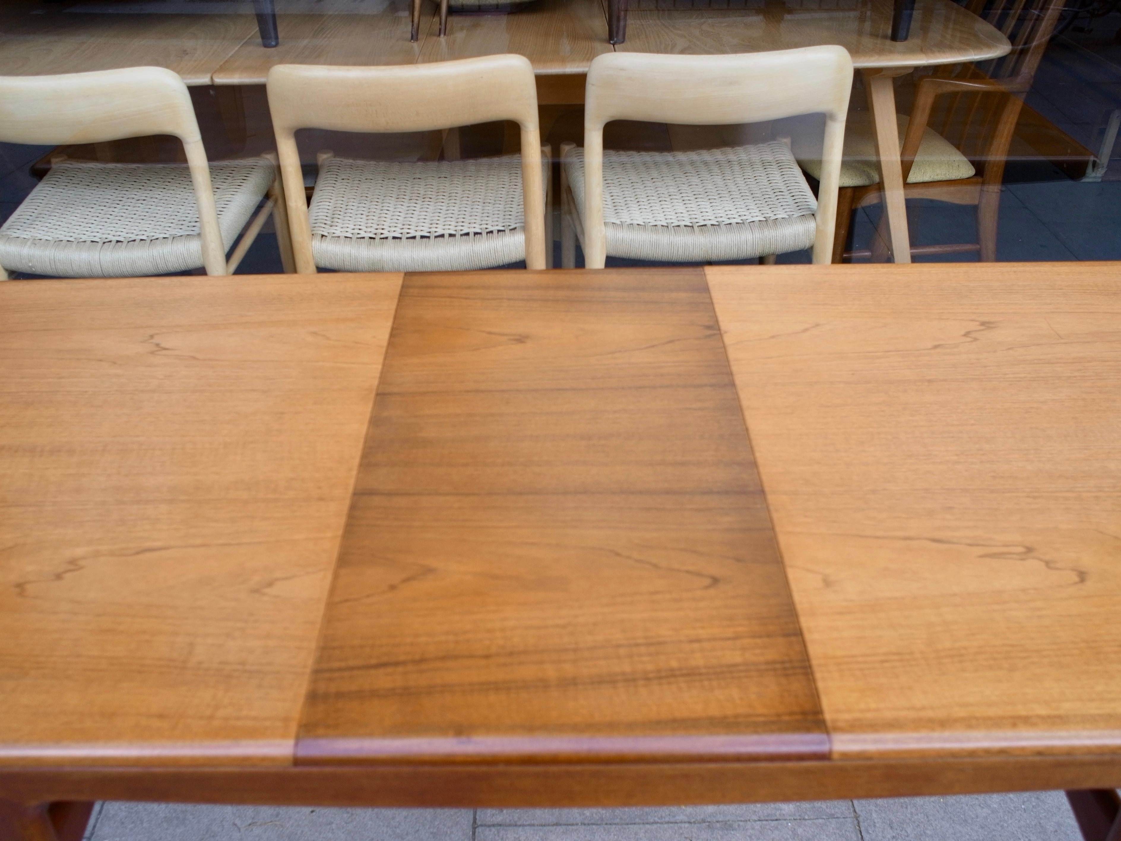 1960s Extending Teak Dining Table Designed by Arne Hovmand-Olsen for Mogens Kold For Sale 11