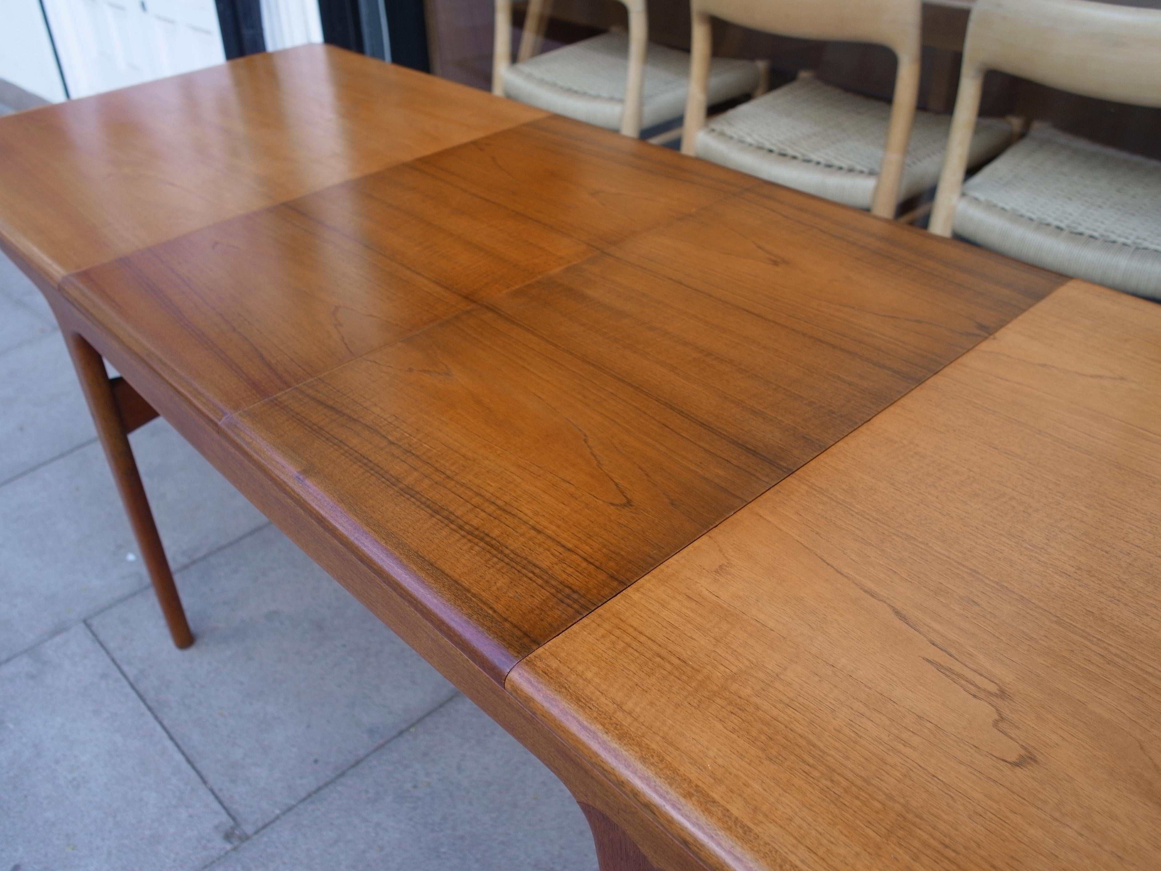 1960s Extending Teak Dining Table Designed by Arne Hovmand-Olsen for Mogens Kold For Sale 12