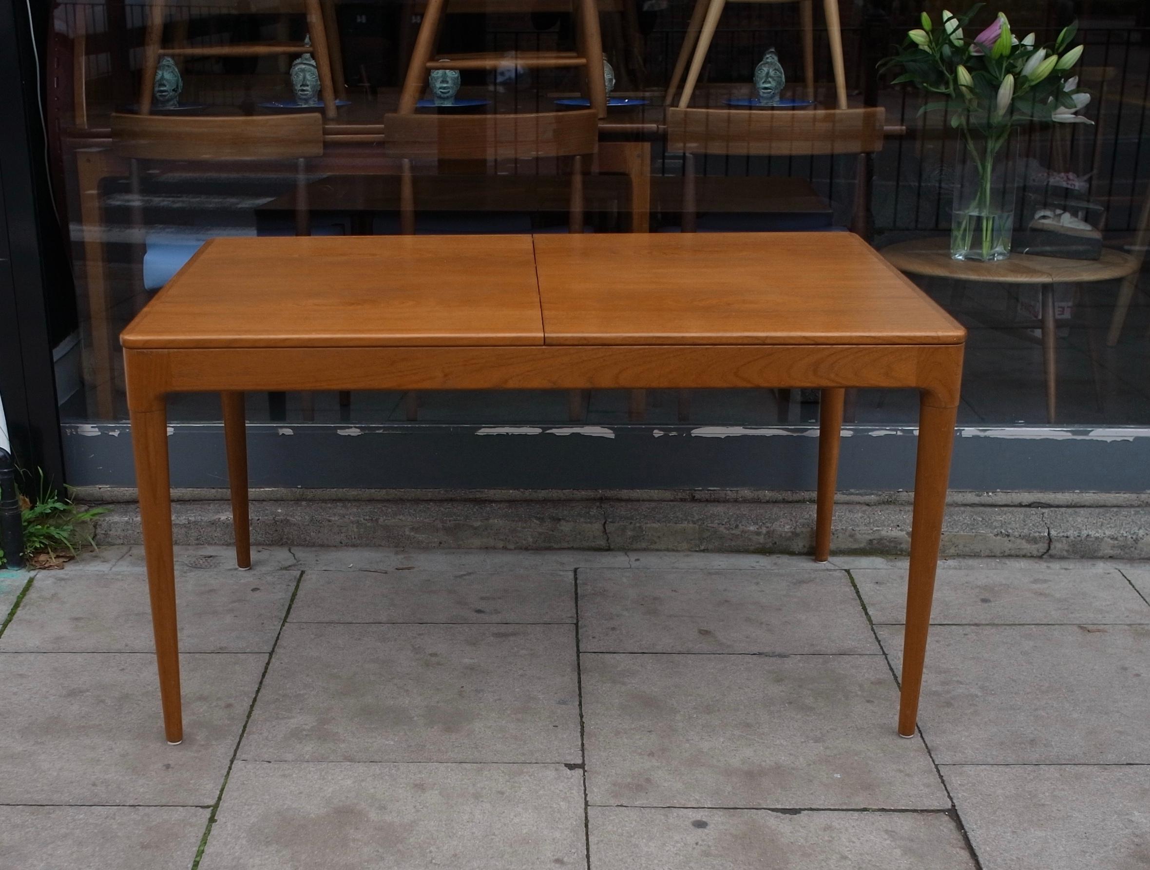 A fine sculptural 1960s teak Danish rectangular extending dining table set on four tapered solid teak legs, designed by Arne Hovmand-Olsen and produced by Mogens Kold. This table is able to seat 6x people unextended and upto 10x people when fully