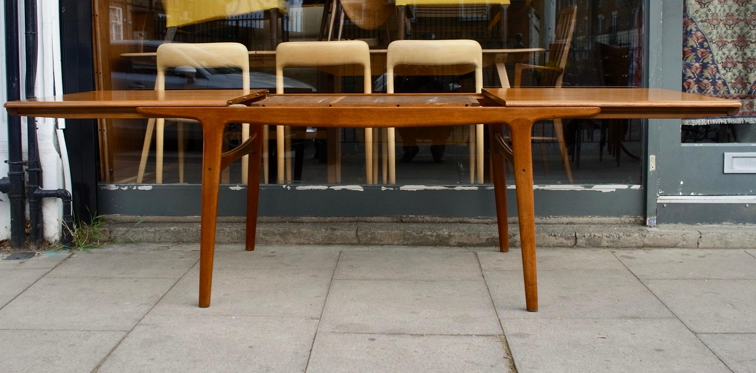 20th Century 1960s Extending Teak Dining Table Designed by Arne Hovmand-Olsen for Mogens Kold For Sale