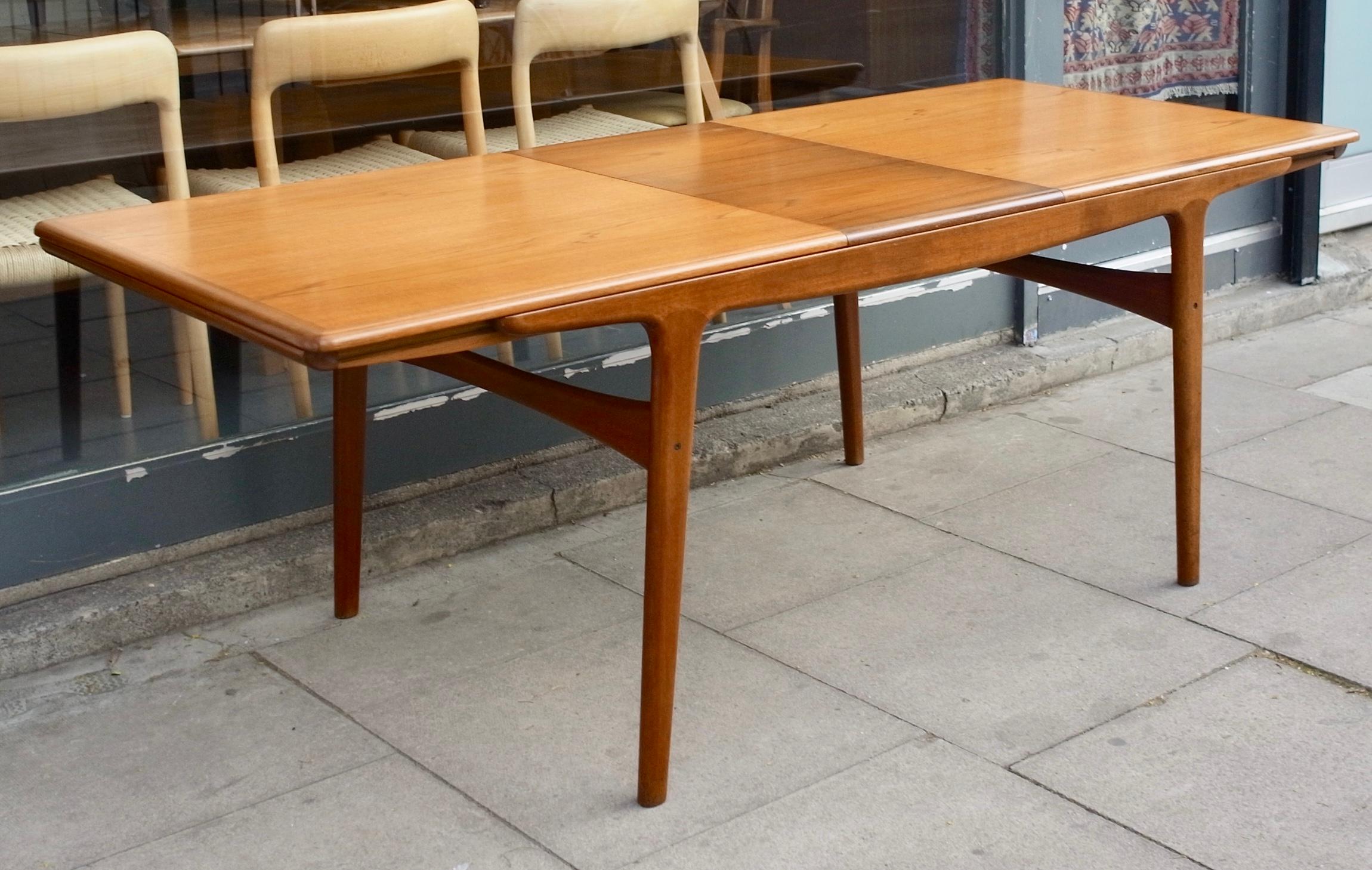 1960s Extending Teak Dining Table Designed by Arne Hovmand-Olsen for Mogens Kold For Sale 3