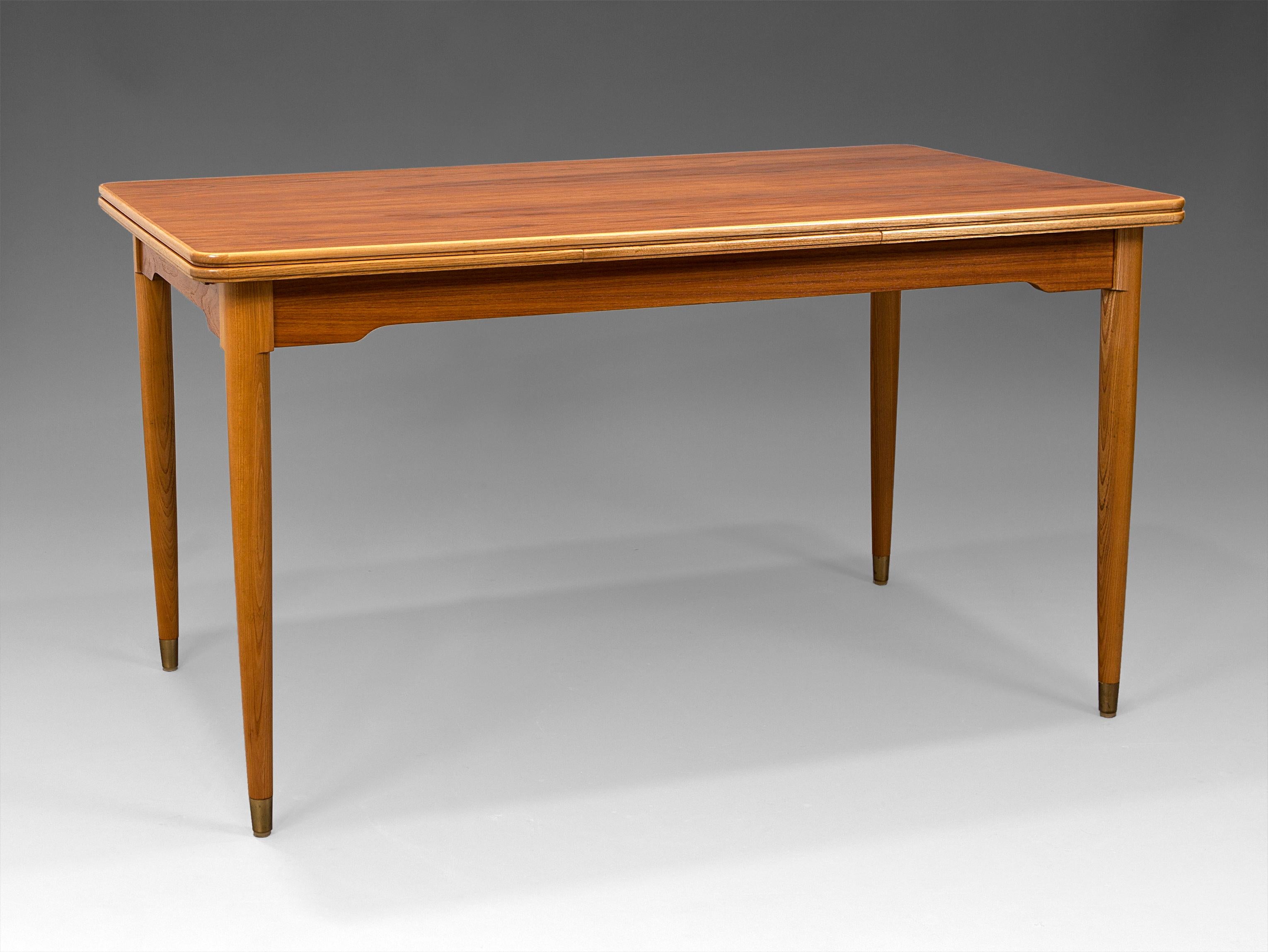 Dinning table with two extensions in teak and beech with brass leg trims, Sweden, 1960.
Fully refinished.
Measures: W.54,33in. (extensions 19.29in. each) D.32,28in. H.29,13in.
W.138cm (extensions 49cm each) D. 82cm, H.74 cm.