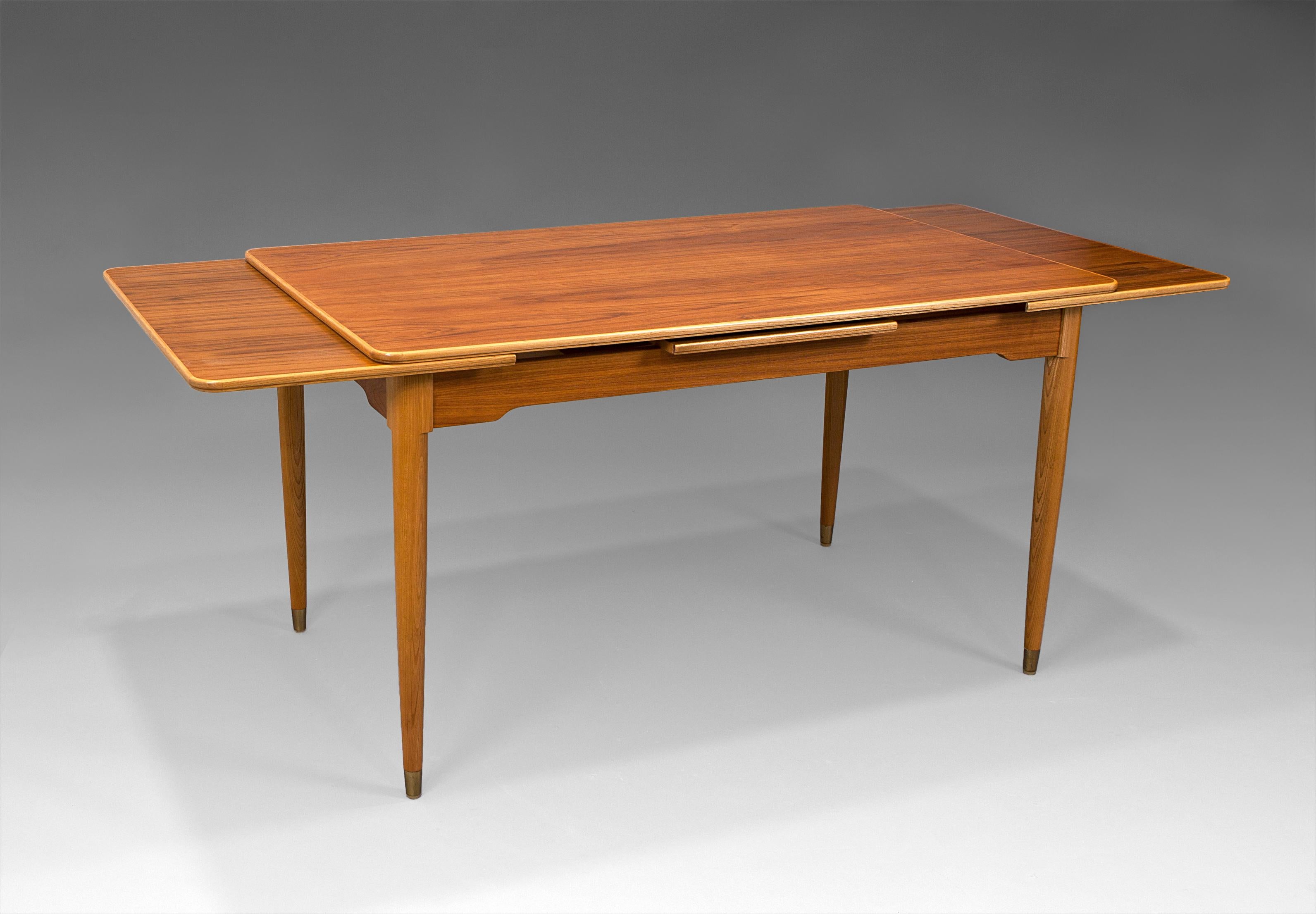 Mid-Century Modern 1960's Extensible Dining Table in Teak Wood and Beech For Sale