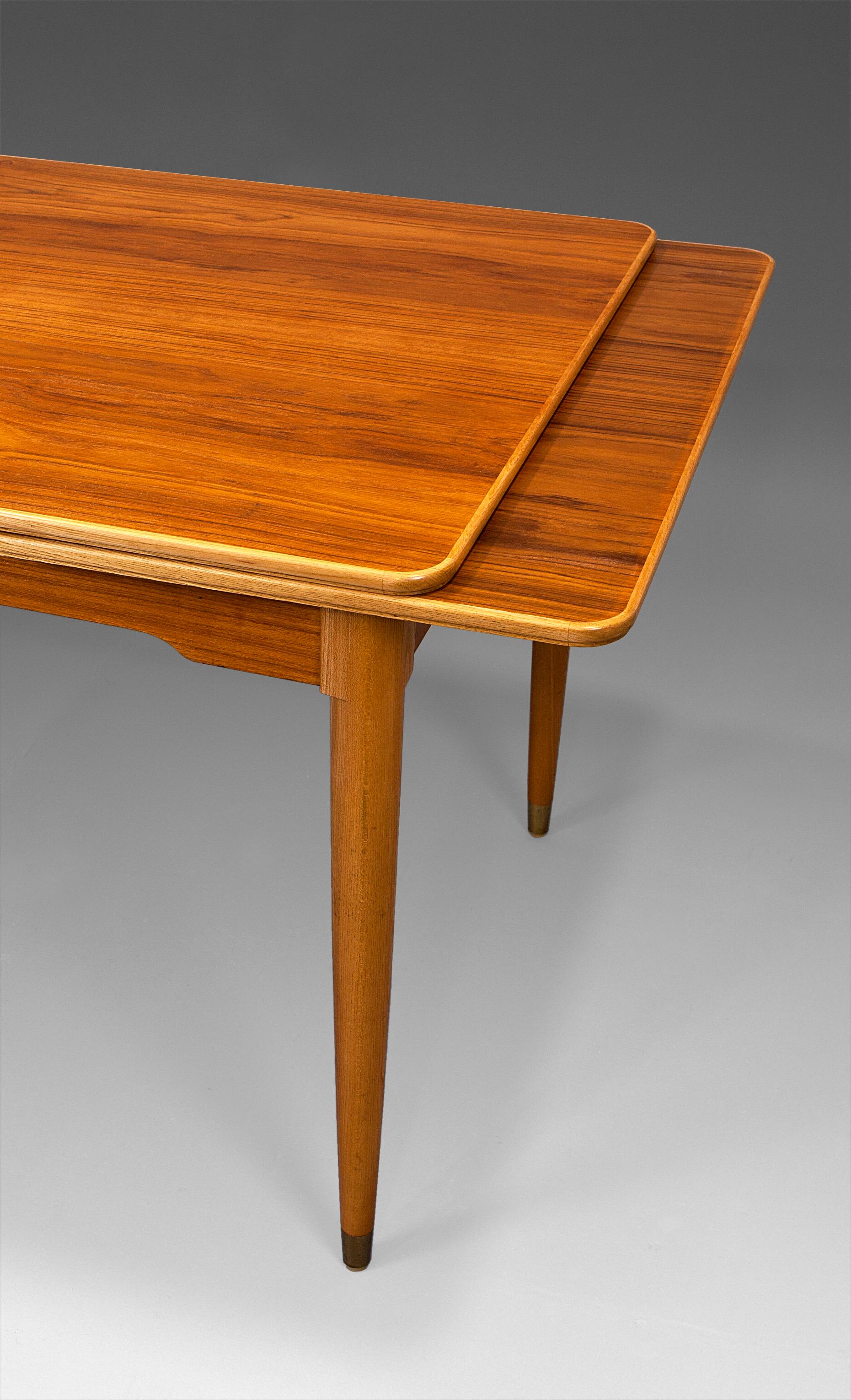 1960's Extensible Dining Table in Teak Wood and Beech In Good Condition For Sale In Madrid, ES