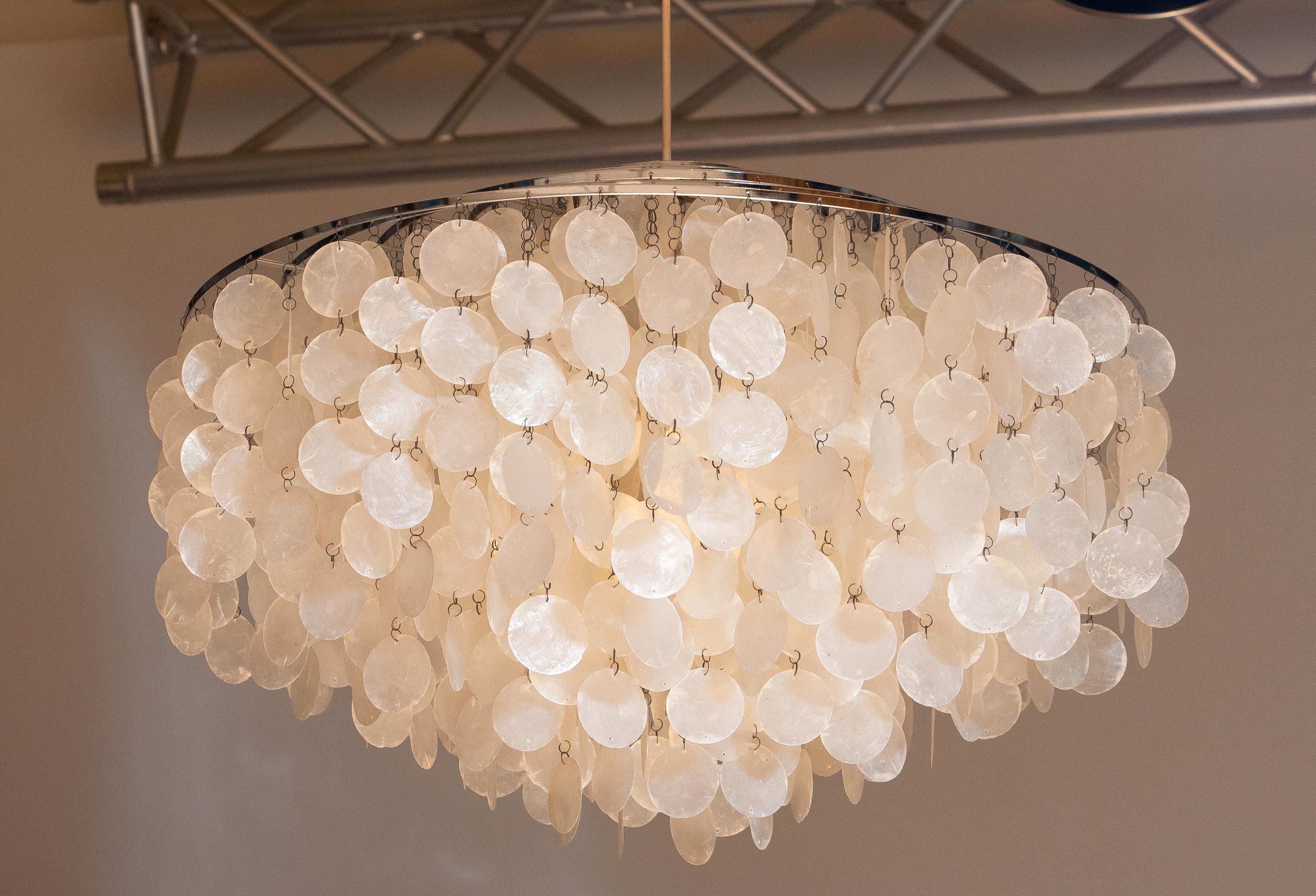 Beautiful and complete original XL Capiz shell chandelier designed by Verner Panton for J. Luber AG in Switzerland 1964.
This extra large chandelier measures a diameter of 70cm. or 27,56