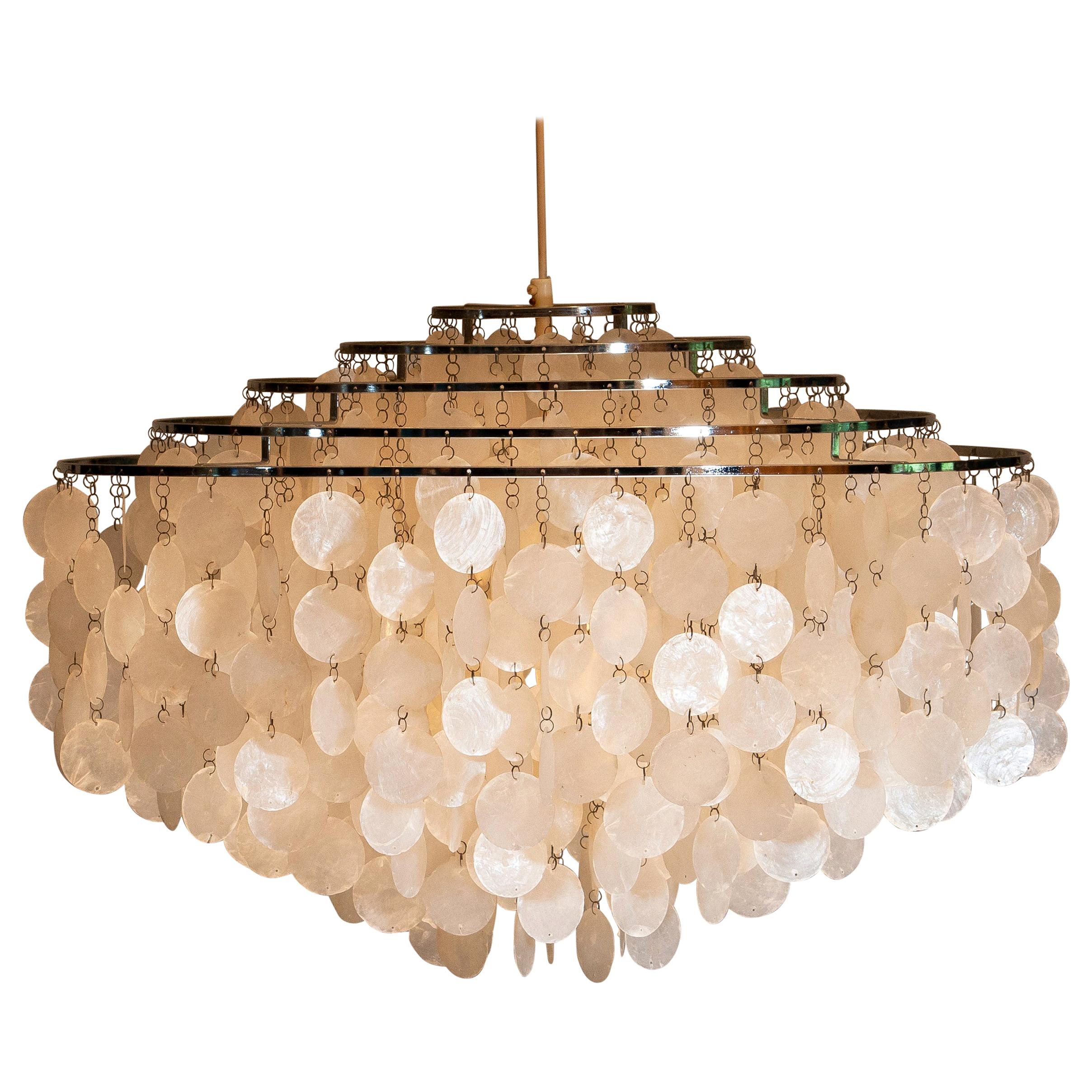 Beautiful and complete original extra large Capiz shell chandelier designed by Verner Panton for J. Luber AG in Switzerland, 1964.
This extra large chandelier measures a diameter of 70cm. or 27.56