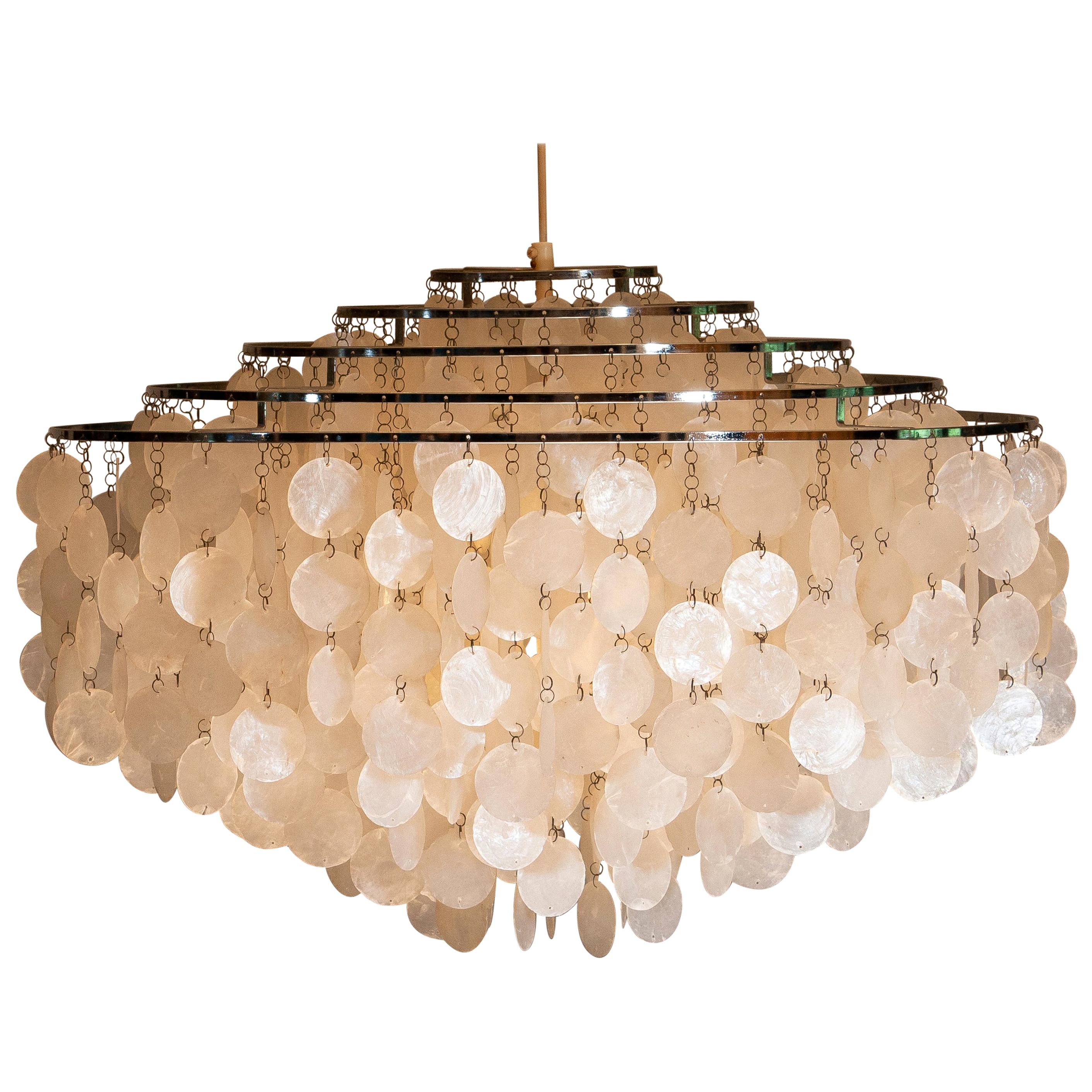 Beautiful and complete original extra-large capiz shell chandelier designed by Verner Panton for J. Luber Ag in Switzerland, 1964.
This extra large chandelier measures a diameter of 70cm. or 27.56