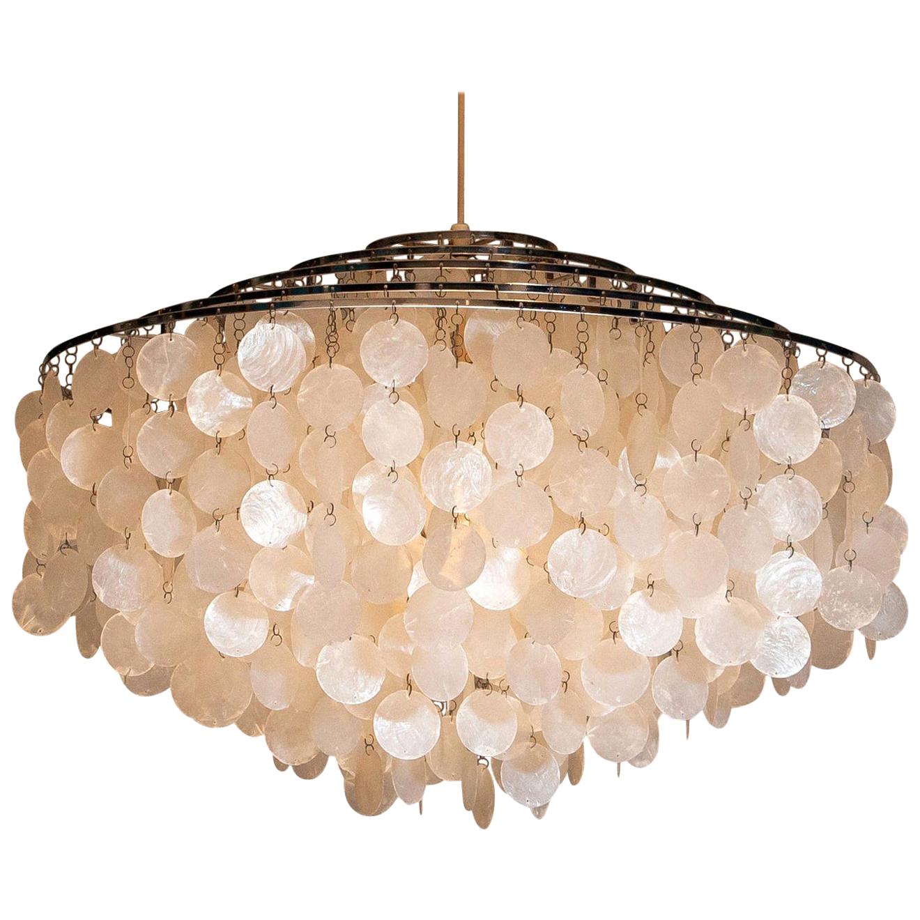 Beautiful and complete original extra-large capiz shell chandelier designed by Verner Panton for J. Luber Ag in Switzerland, 1964.
This extra large chandelier measures a diameter of 70cm. or 27.56