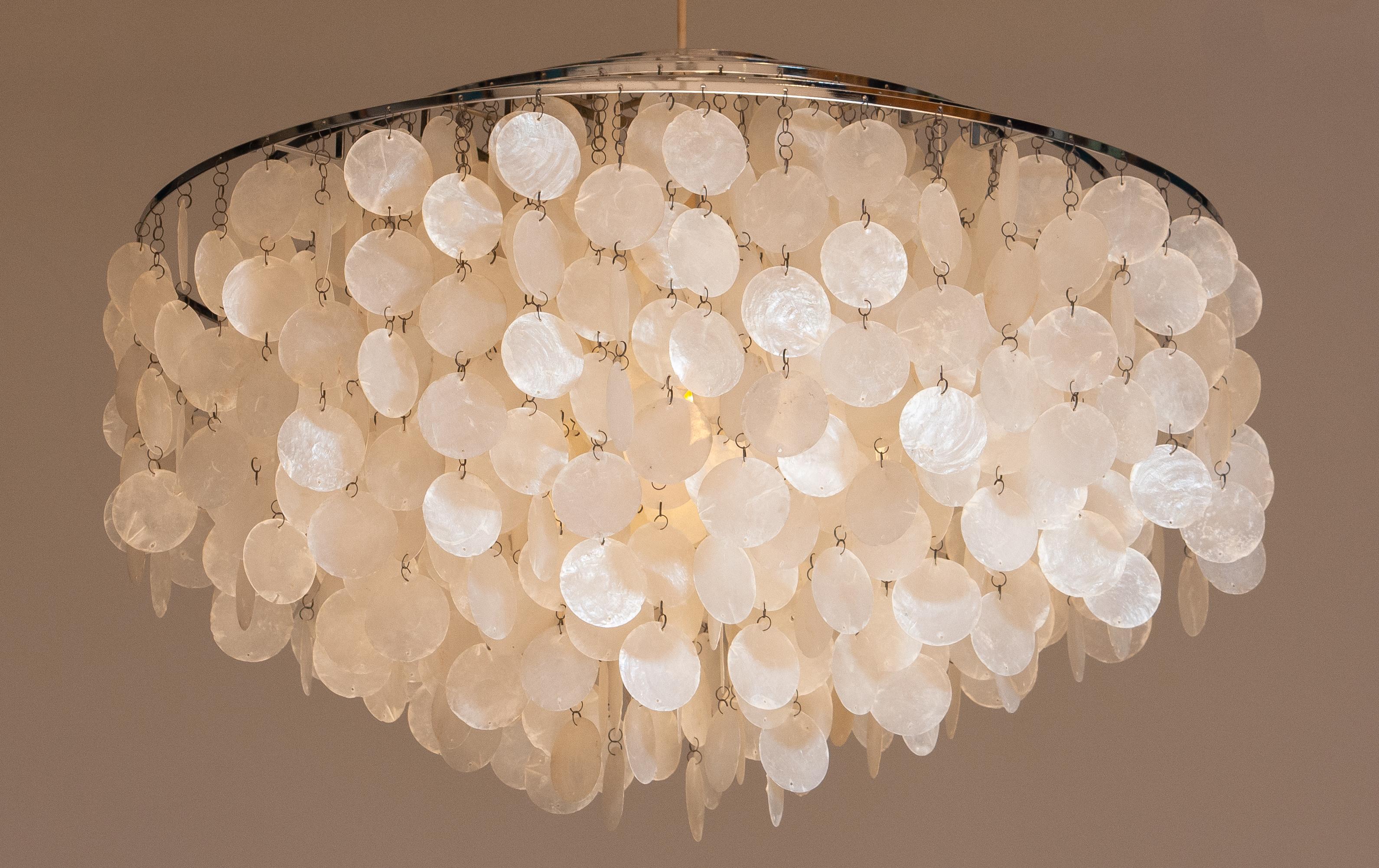 1960s, Extra Large Capiz Shell Chandelier by Verner Panton for Luber Ag, Swiss In Good Condition In Silvolde, Gelderland