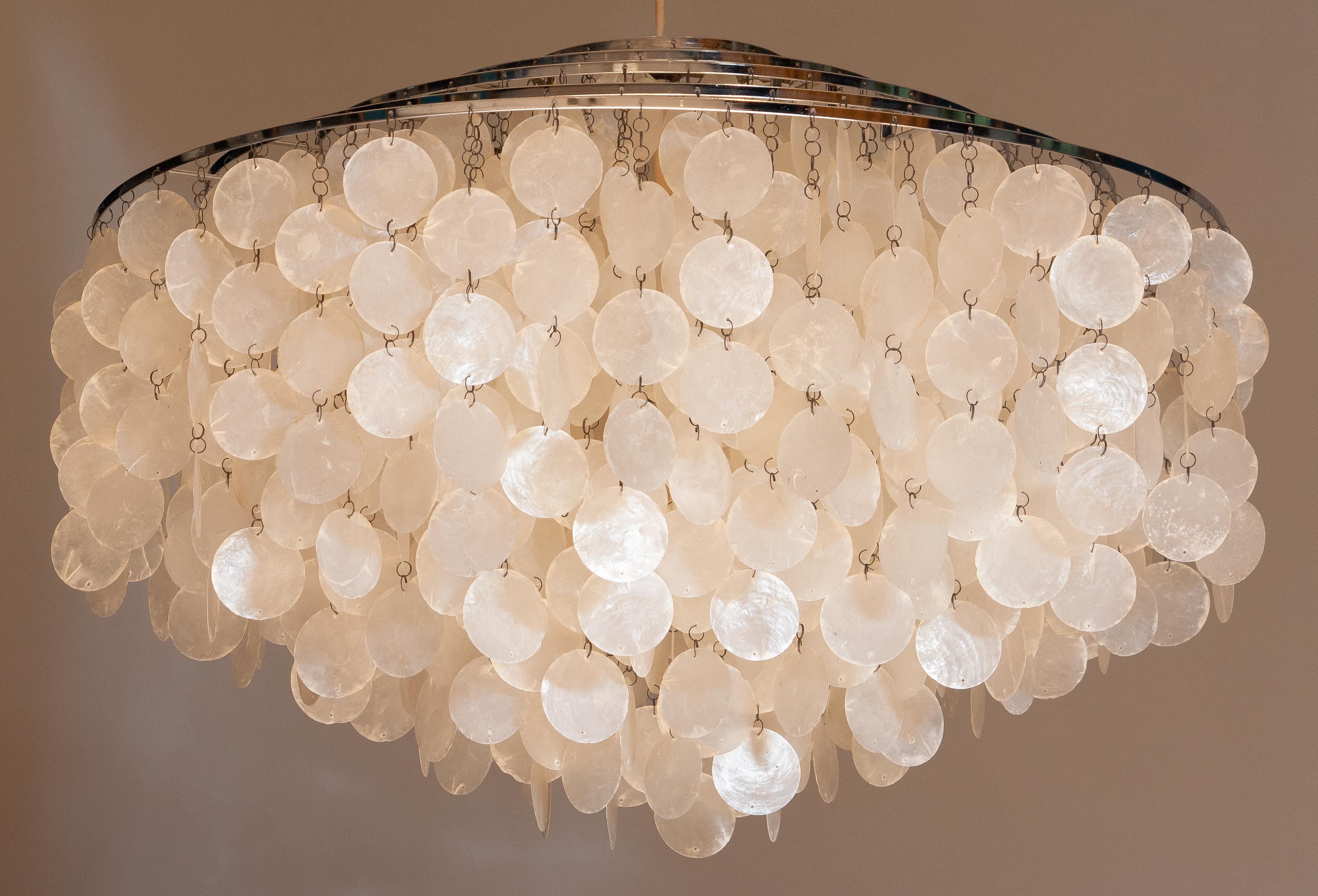 1960s, Extra Large Capiz Shell Chandelier by Verner Panton for Luber Ag, Swiss In Good Condition In Silvolde, Gelderland