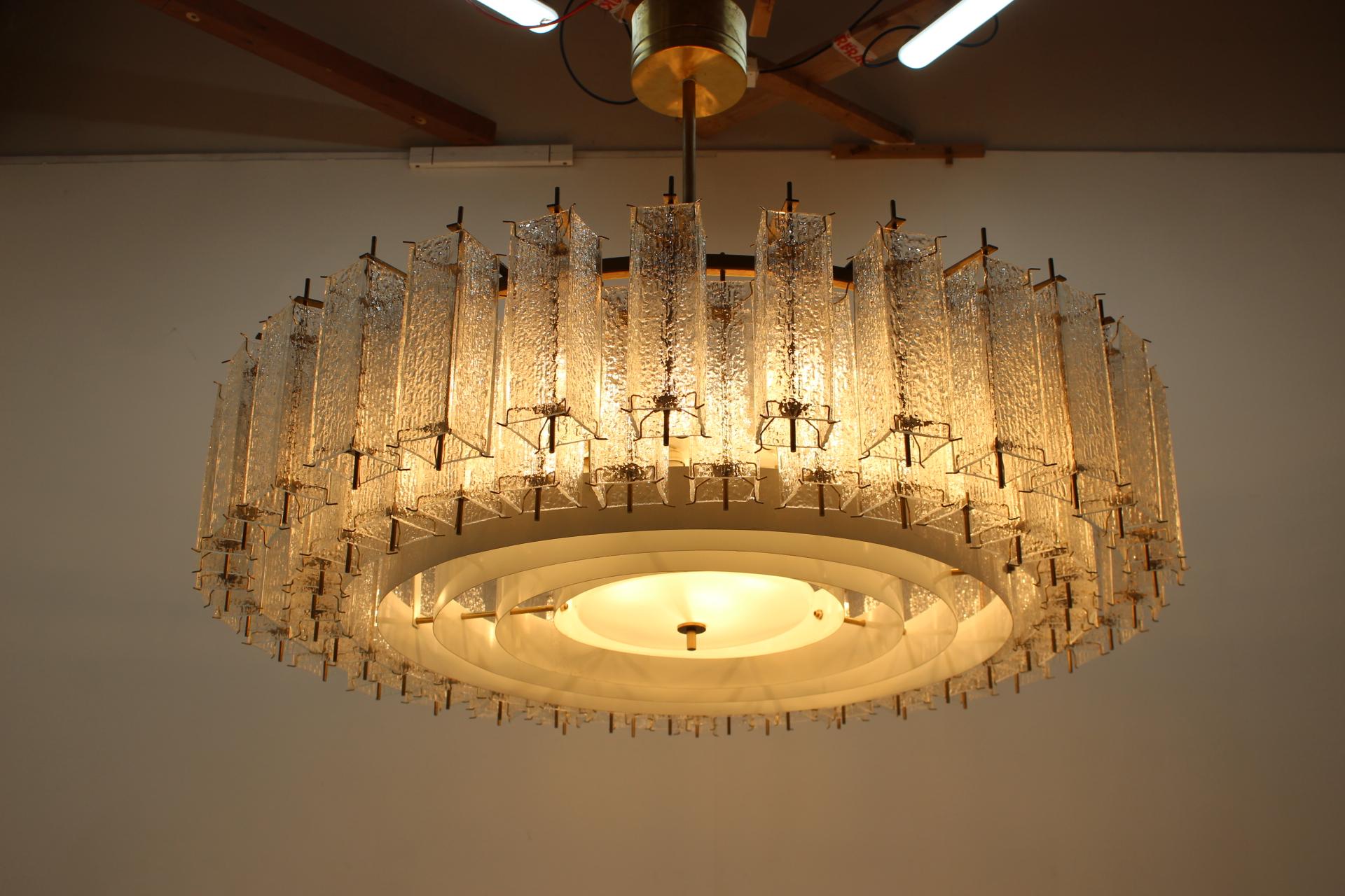 Mid-20th Century 1960s Extra Large Extra Large Glass and Brass Chandelier by Kamenicky Senov