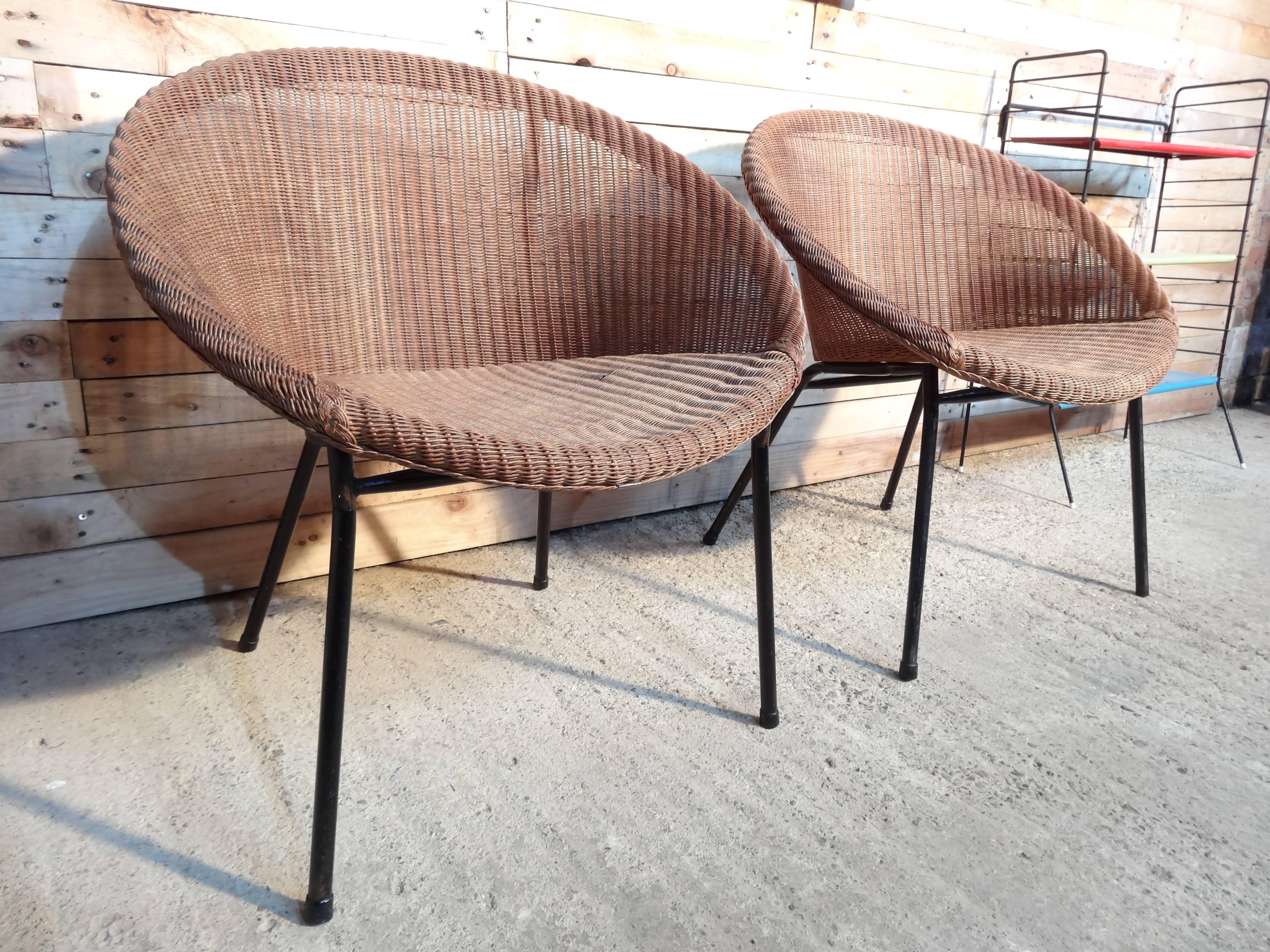 1960s Extremely Sought After Lloyds Loom Metal Wicker Rattan Set of Chairs For Sale 3