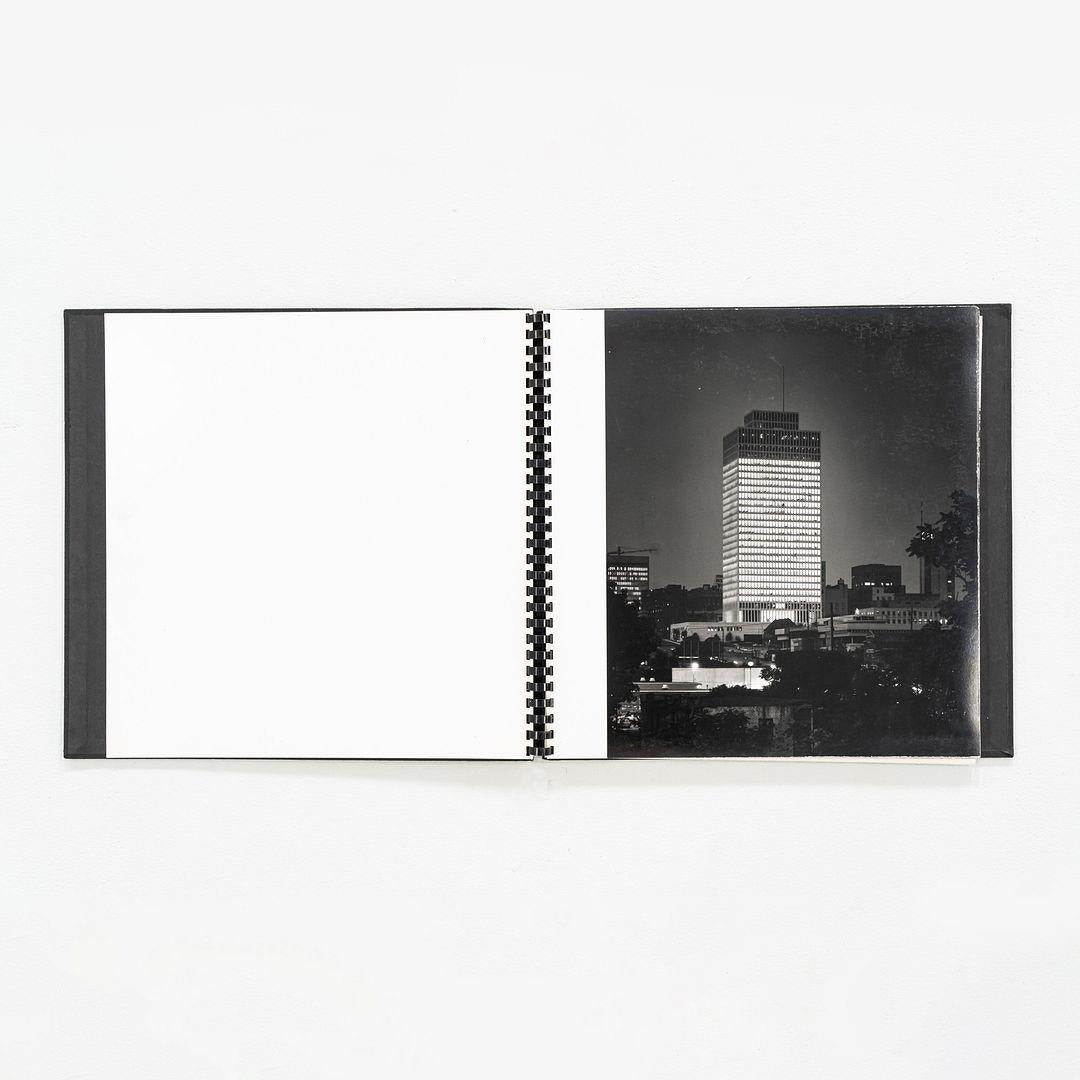 Milieu du XXe siècle Photographie Ezra Stoller des années 1960 de Skidmore, Owings & Merrill National Life Center en vente
