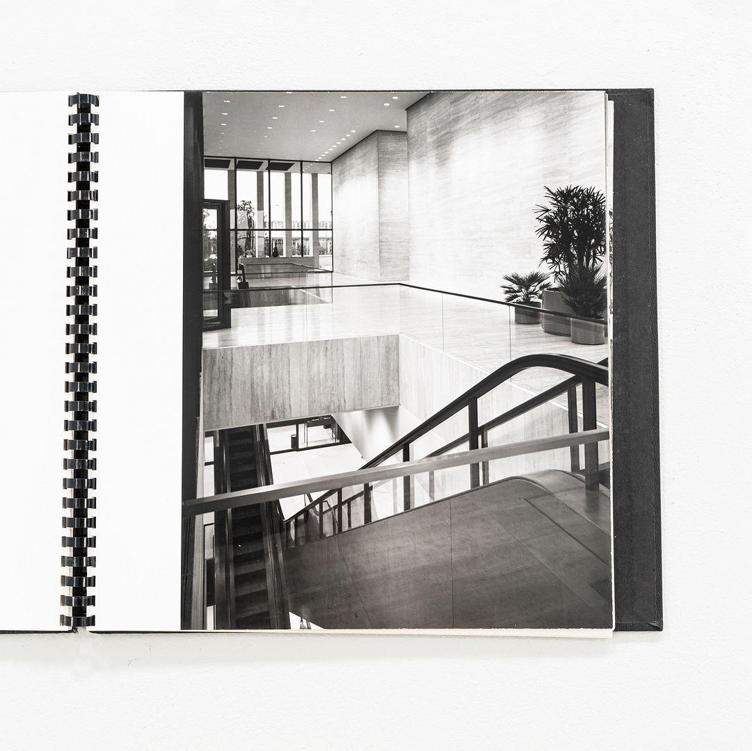 Plastique Photographie Ezra Stoller des années 1960 de Skidmore, Owings & Merrill National Life Center en vente
