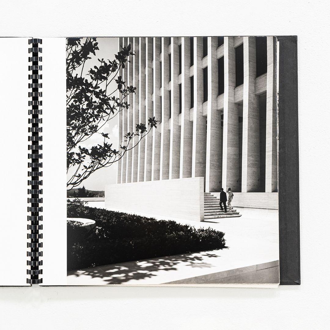 Photographie Ezra Stoller des années 1960 de Skidmore, Owings & Merrill National Life Center en vente 2