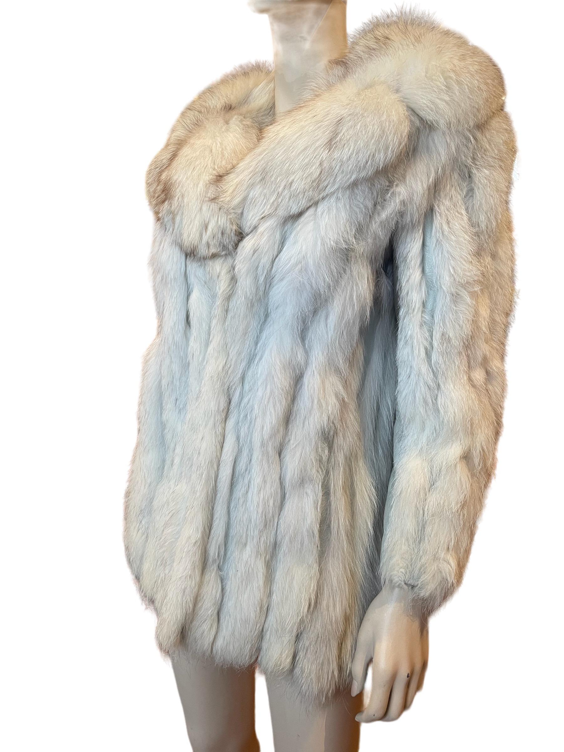1960er Jahre Fabelhafter Mantel aus weißem Fuchsfell und Leder  im Zustand „Gut“ im Angebot in Greenport, NY