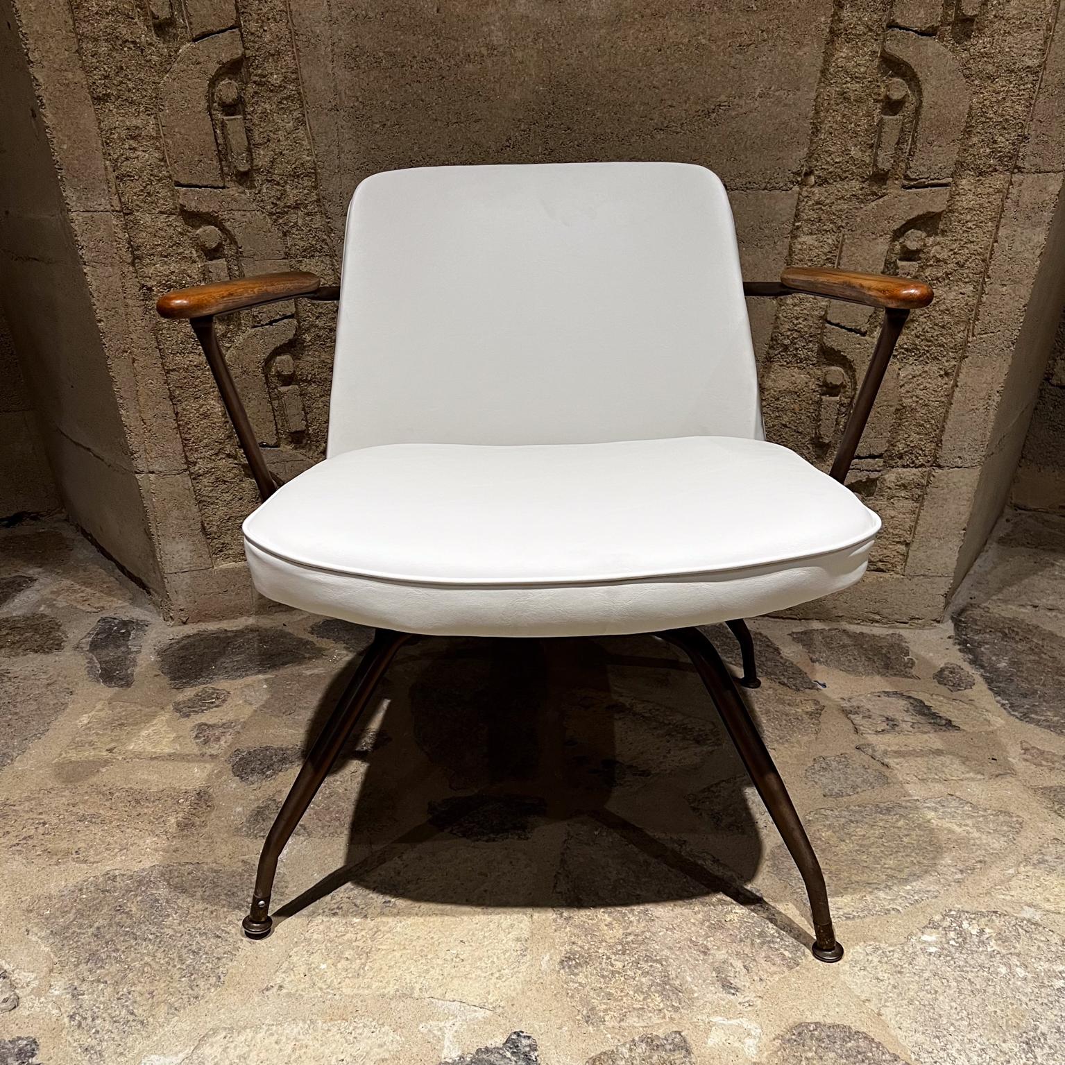 1950s Fabulous White Swivel Chair 
after Viko Baumritter
Stamped MODEL19 May 1959 Memphis Tenn
27.5 h x 27.5 w x 25.25 d seat15.25 h arm rest 23 h
Original unrestored vintage condition
See all images provided.