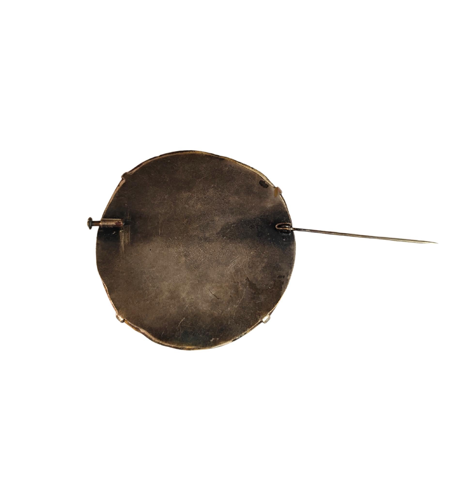 Broche en céramique noire et dorée avec contour de visage des années 1960 en vente 3