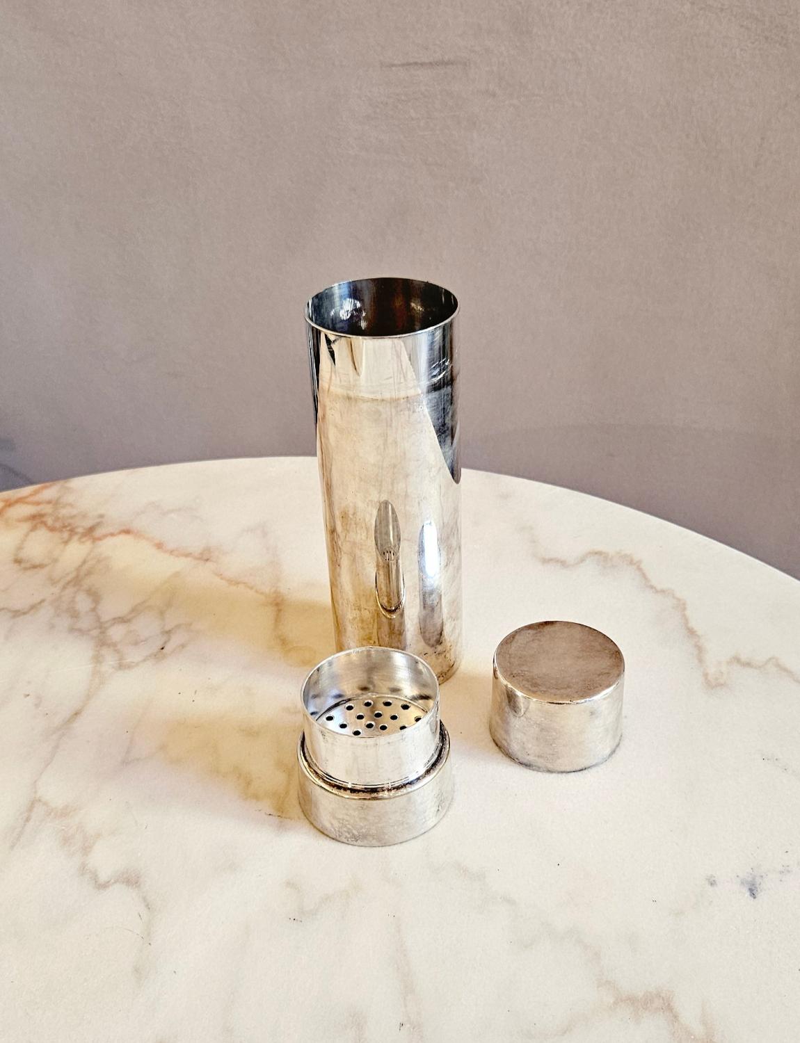 1960s FAOAL Silver Handmade Cocktail Shaker In Good Condition For Sale In Florence, Tuscany