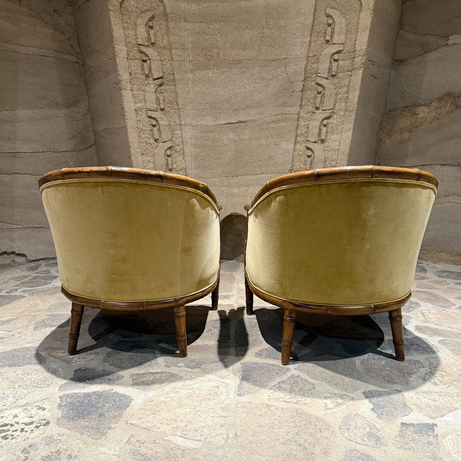 1960s Faux Bamboo Lounge Chairs Century Furniture Hickory NC mediados del siglo XX en venta