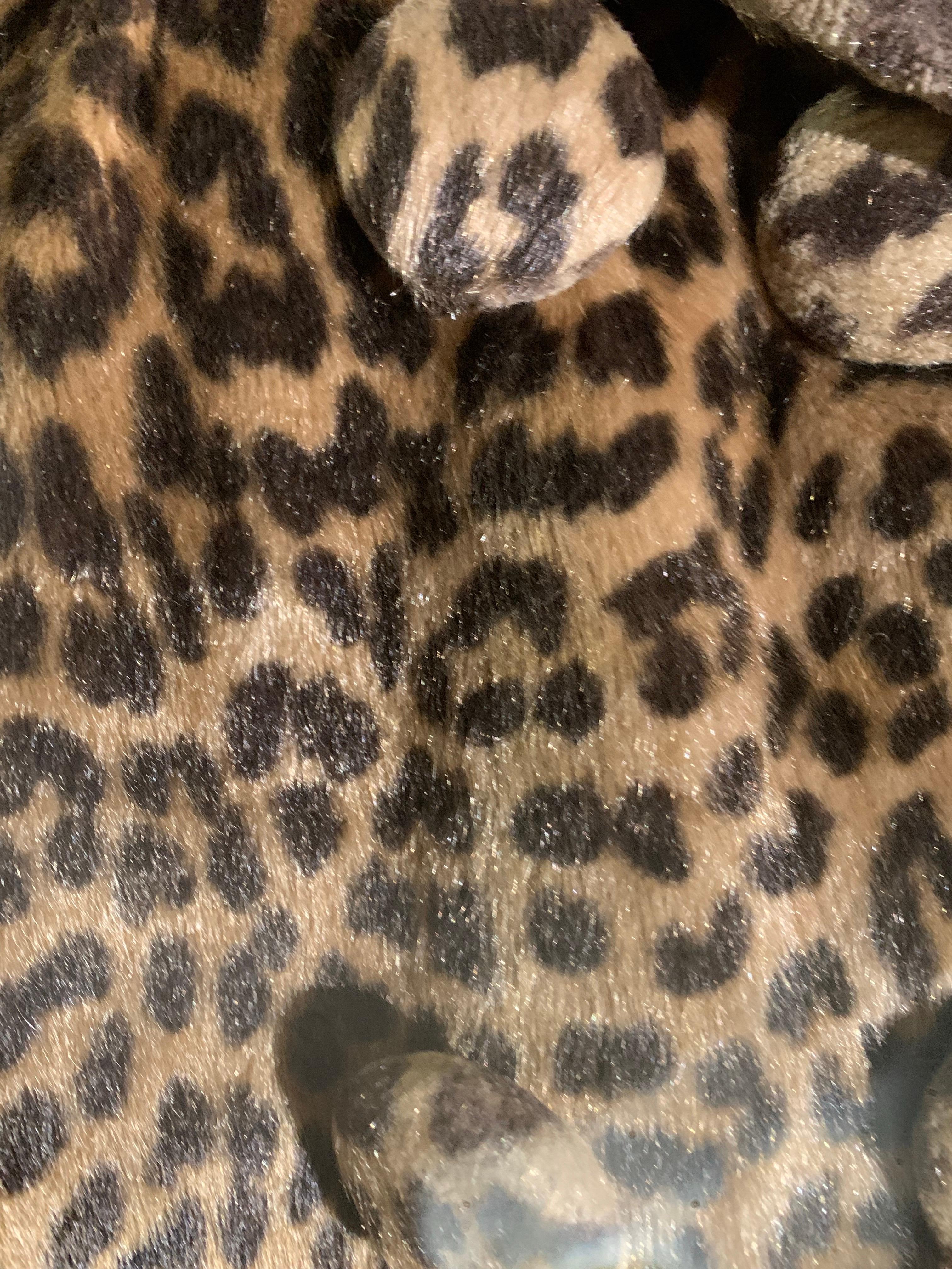 Cappotto swing stile principessa leopardato finto degli anni '60 con colletto a scialle e maniche con polsini in vendita 5