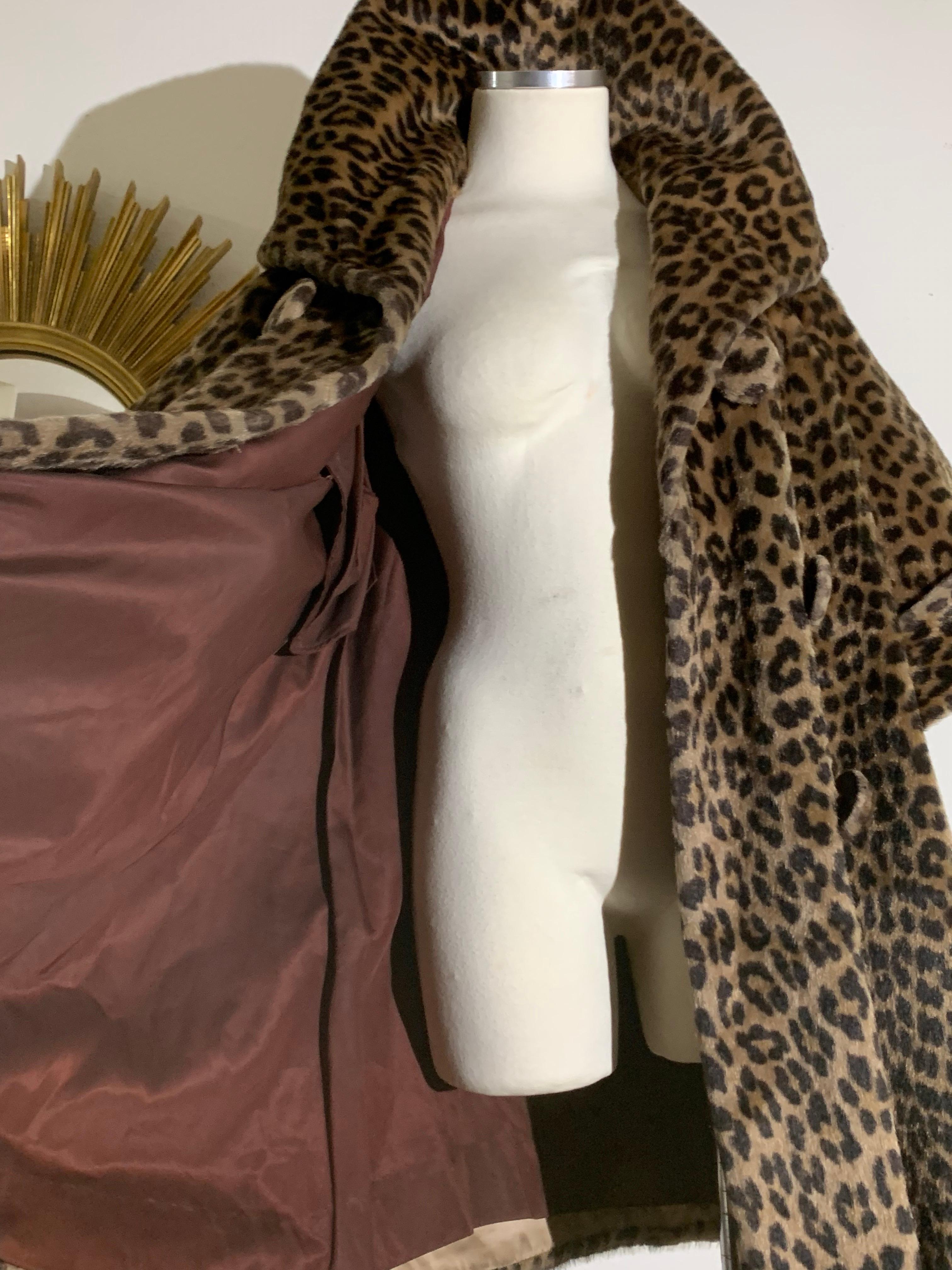 Cappotto swing stile principessa leopardato finto degli anni '60 con colletto a scialle e maniche con polsini in vendita 9