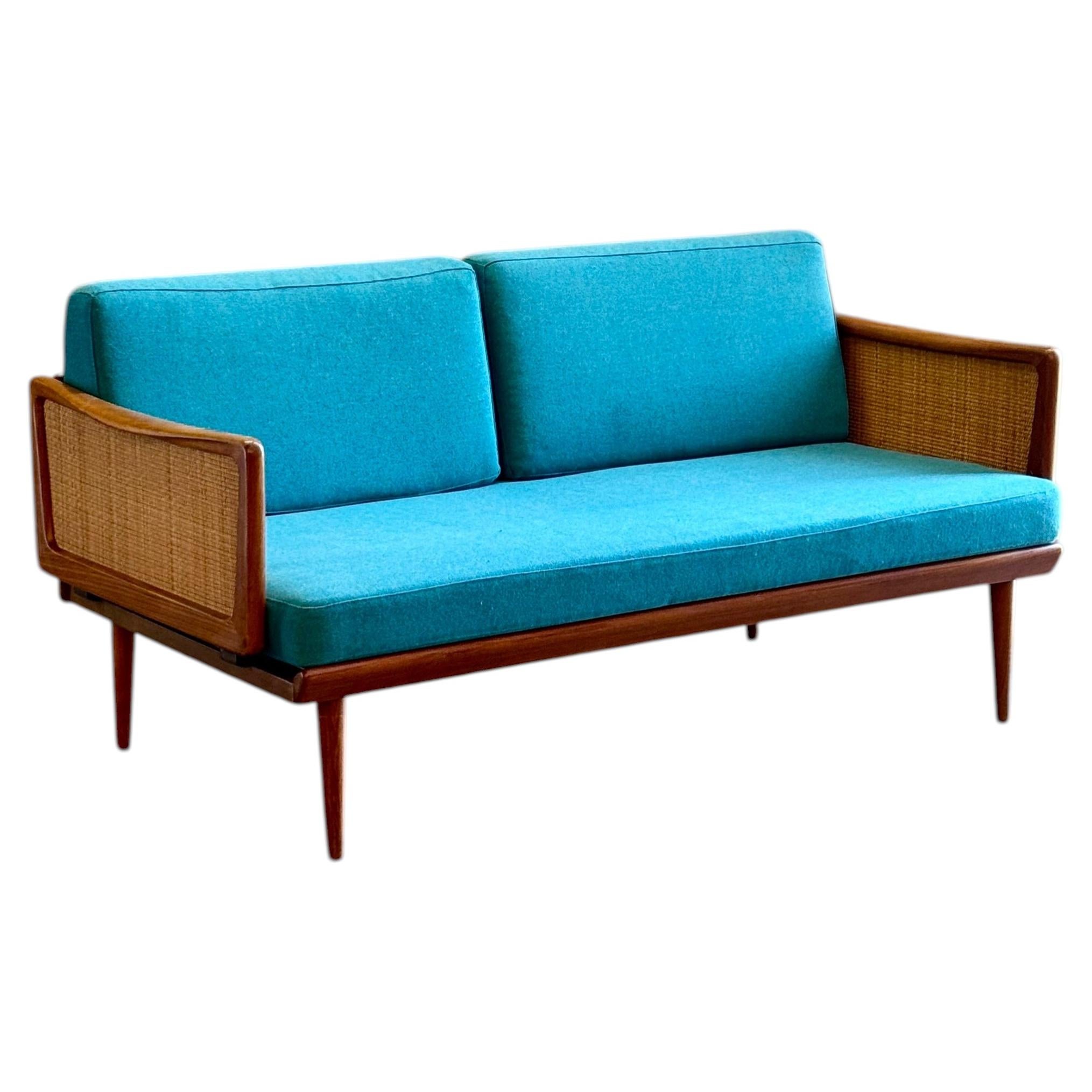 1960s FD451 Daybed by Peter Hvidt for France and Son in teak and rattan