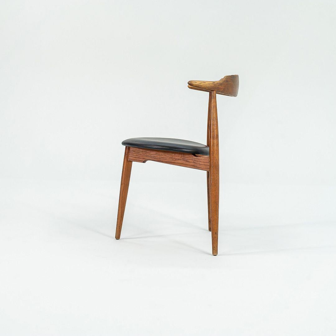 1960s FH4104 Heart Chair von Hans Wegner für Fritz Hansen in Eiche mit Ledersitz (Dänisch) im Angebot