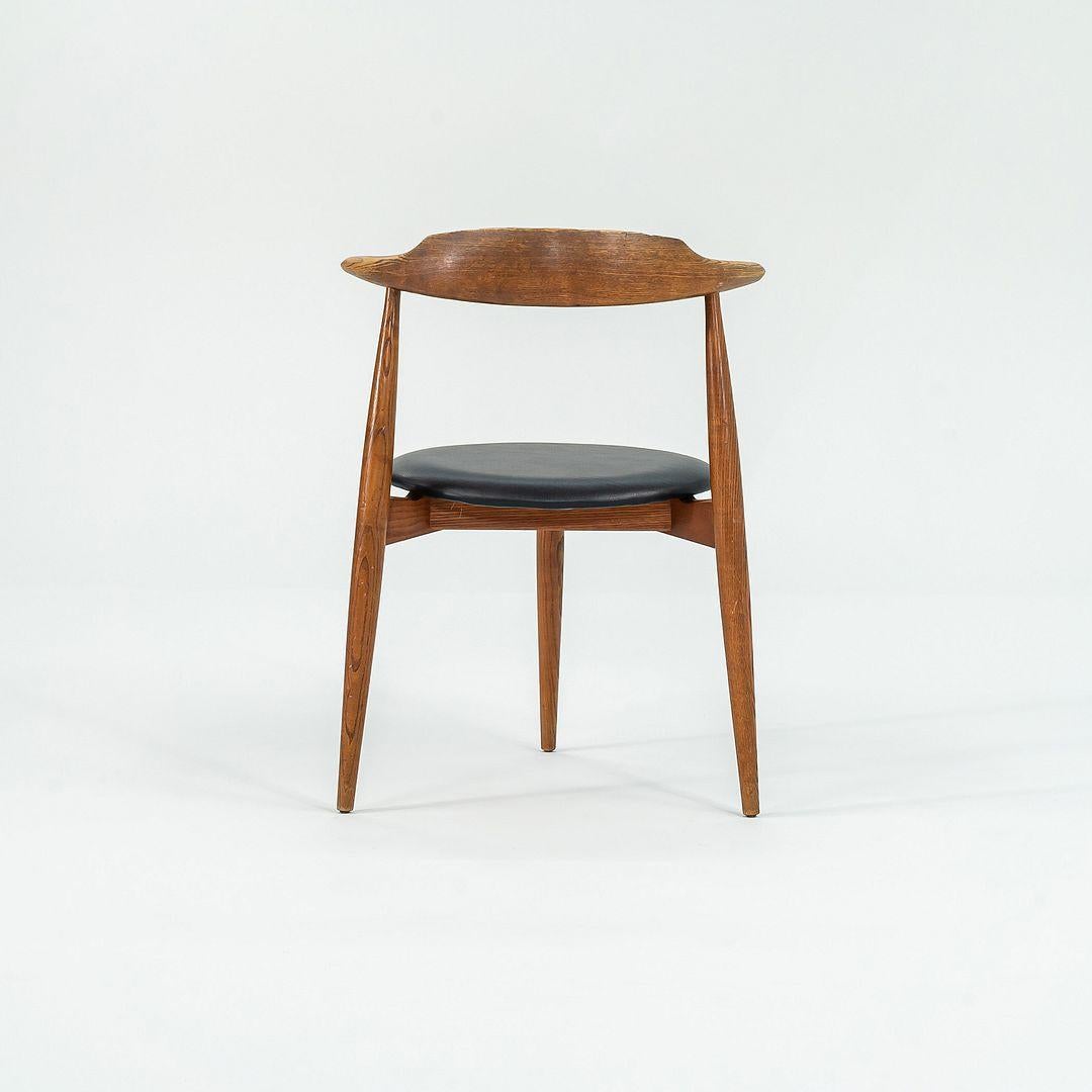 1960s FH4104 Heart Chair von Hans Wegner für Fritz Hansen in Eiche mit Ledersitz (Eichenholz) im Angebot