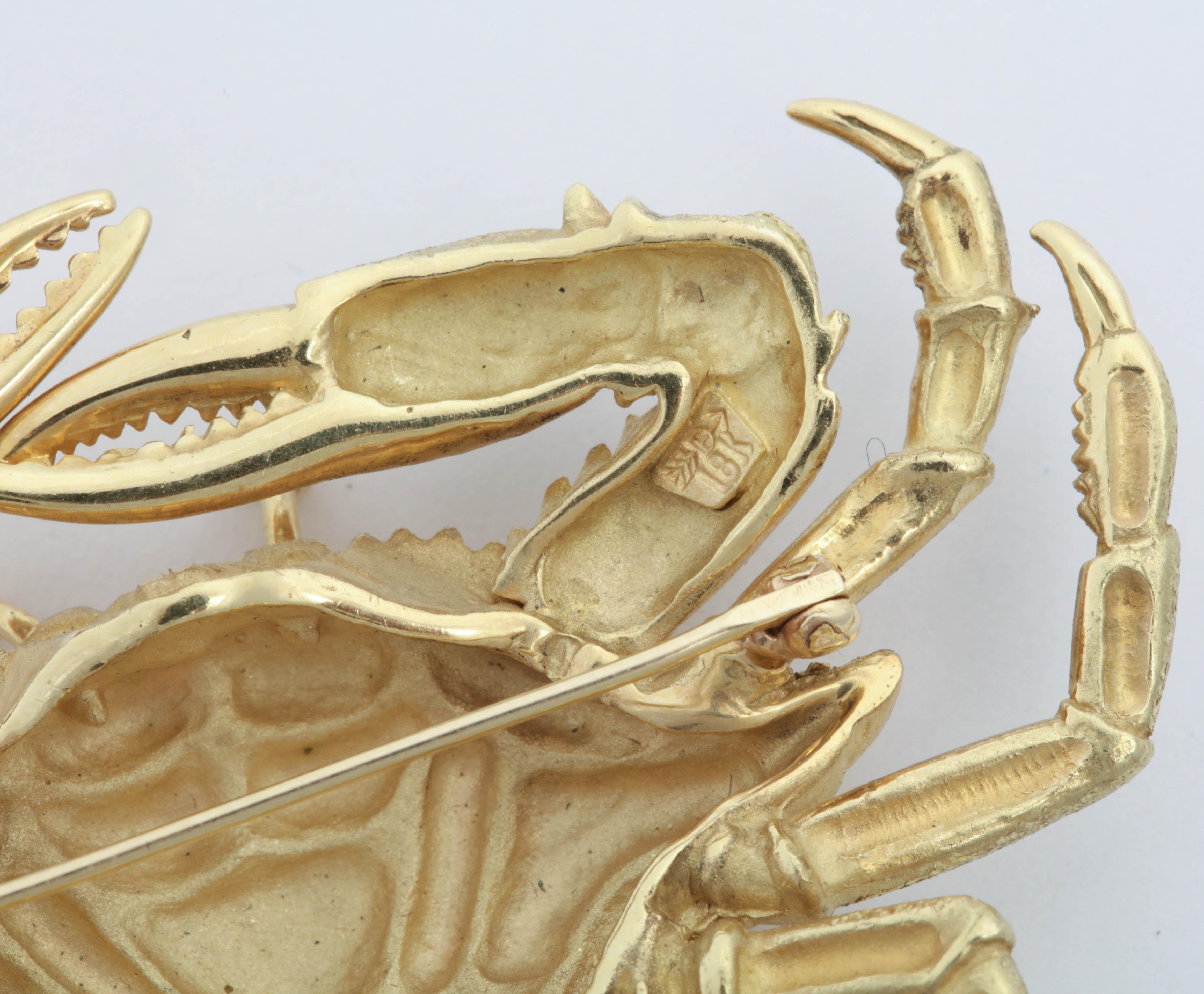 1960s Figural Crab Brooch with Textured Gold and Sapphire Eyes 5