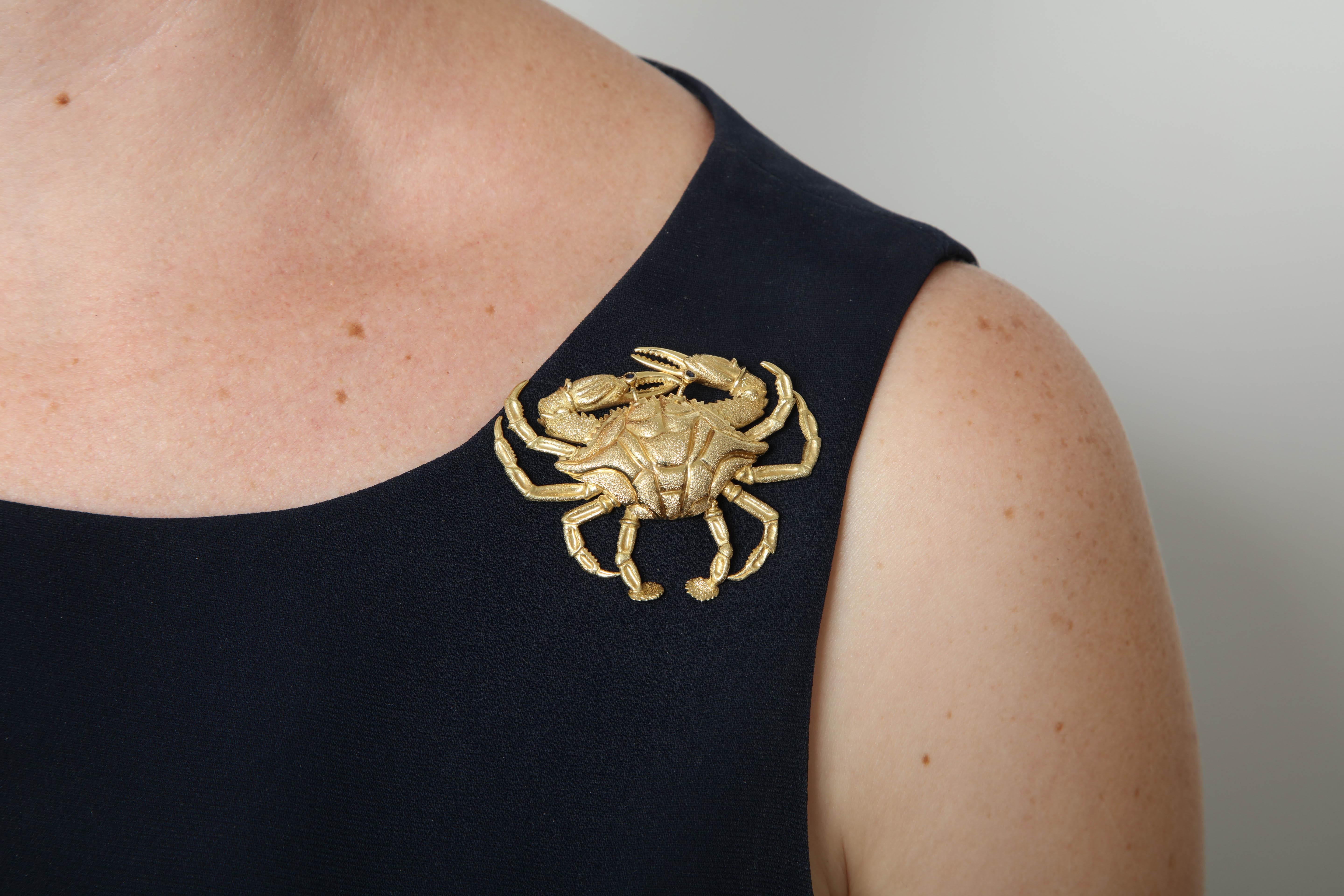 1960s Figural Crab Brooch with Textured Gold and Sapphire Eyes 6
