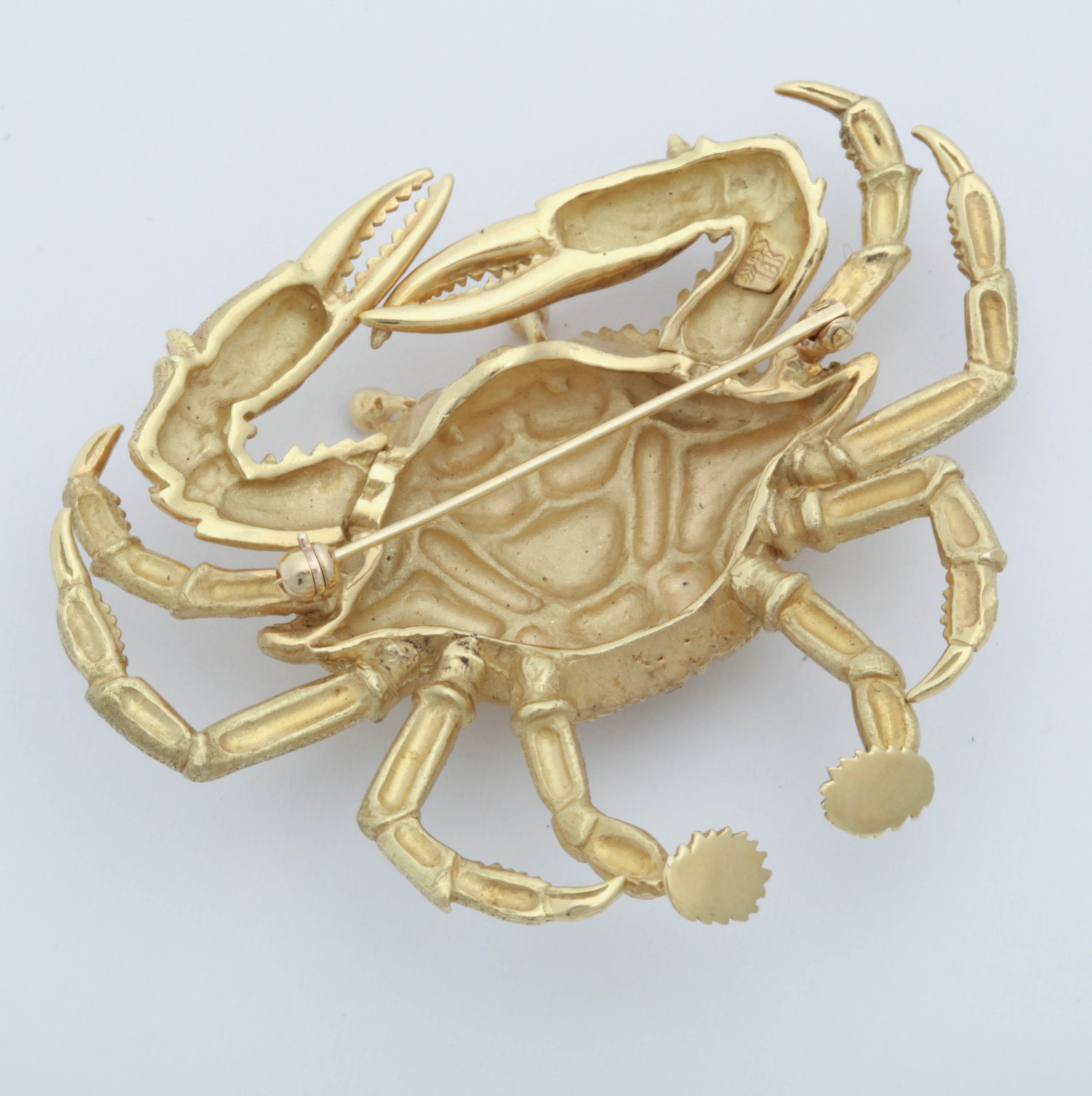 1960s Figural Crab Brooch with Textured Gold and Sapphire Eyes 4