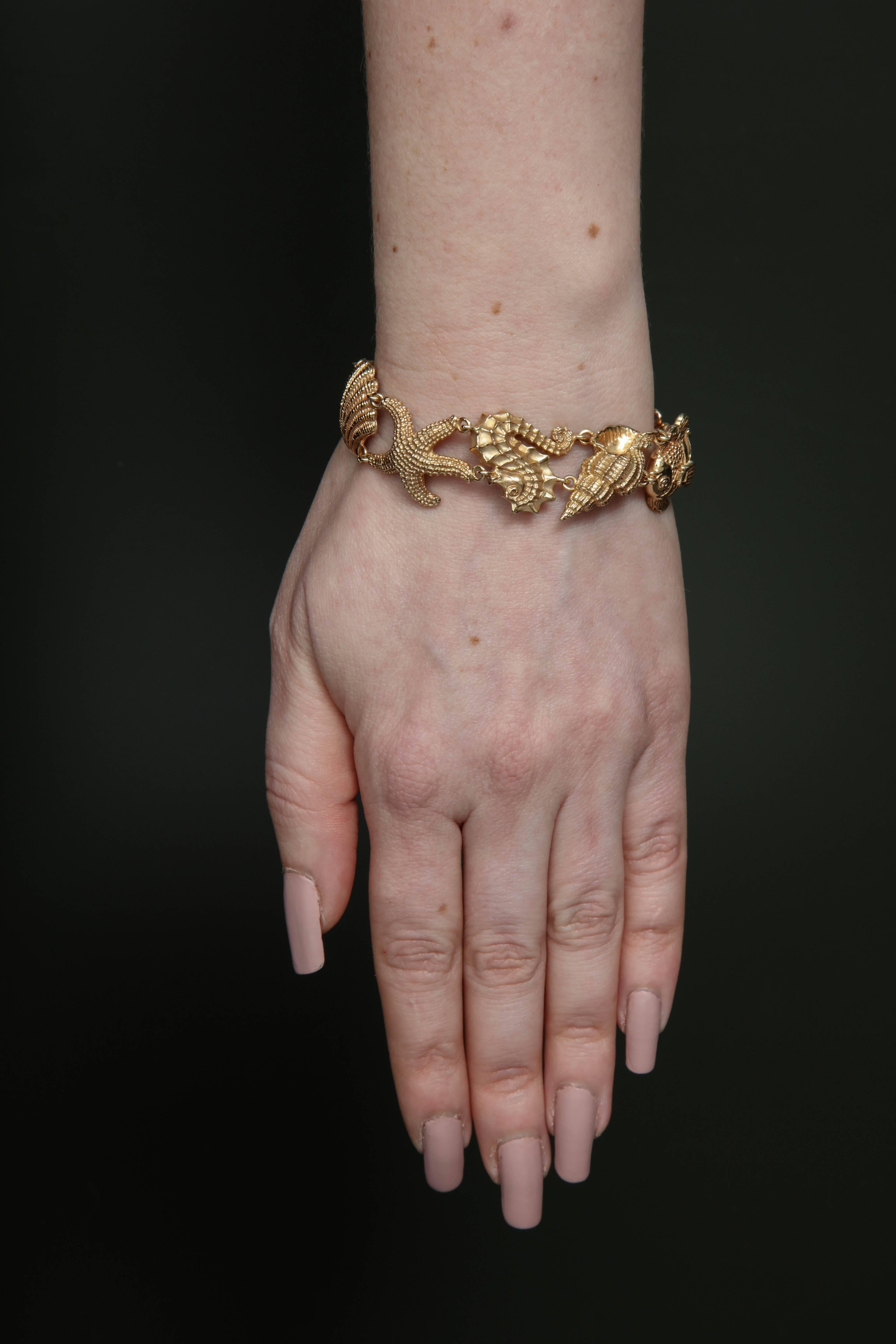 1960s Figural Sea Shell, Octopus, Starfish, Crab and Seahorse Gold Link Bracelet 6