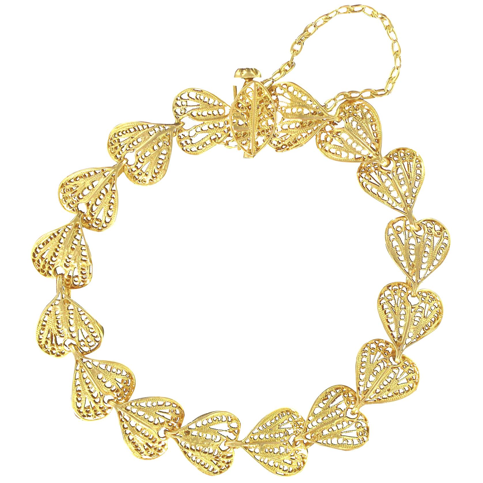 1960s Filigree Hearts Design 18 Karat Yellow Gold Chain Bracelet