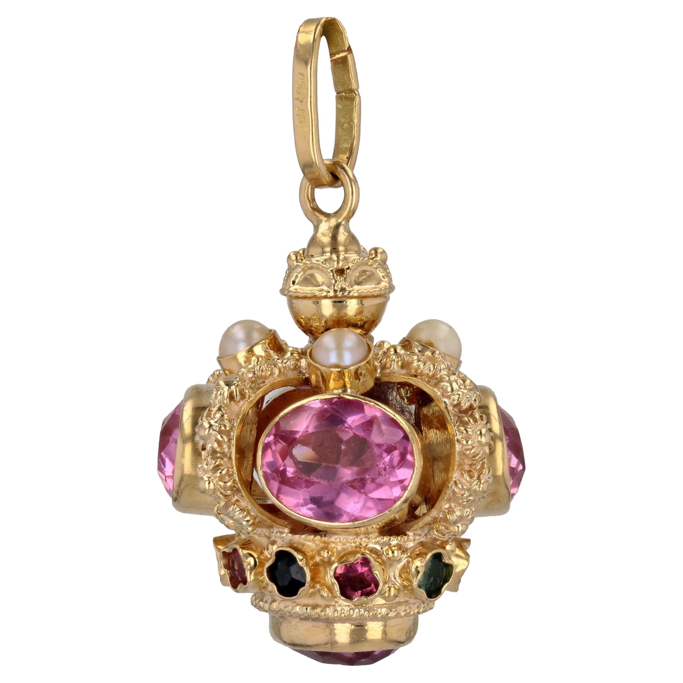 Colgante en forma de corona de oro amarillo de 18 quilates con perlas de la década de 1960 en venta