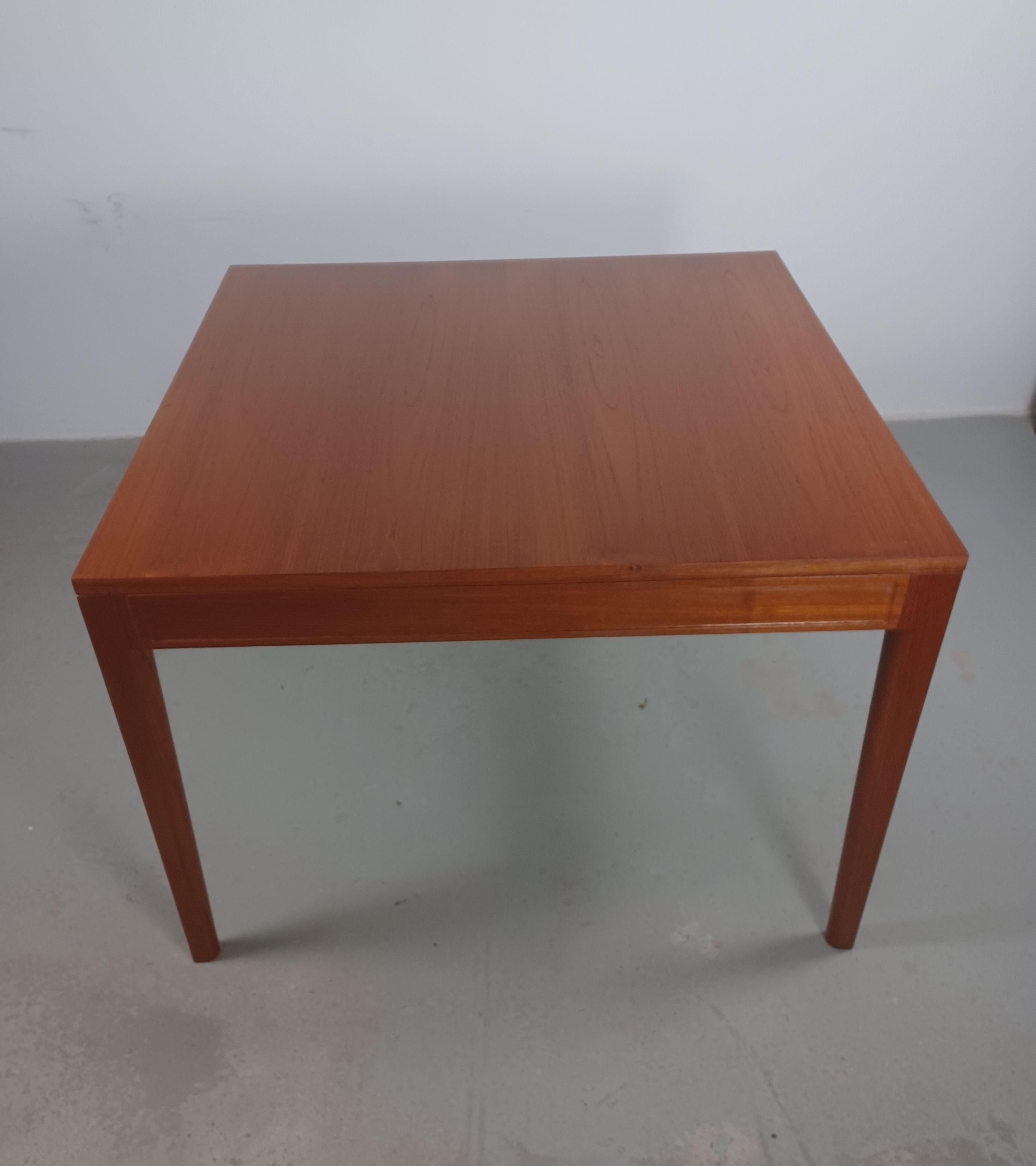 1960s Finn Juhl Fully Restored Diplomat Teak Side Table by France and Daverkosen.

Finn Juhl designed a series of furniture´from 1961 and forward called the Diplomat series with chairs, desks, tables, cabinets and other furniture that was made in