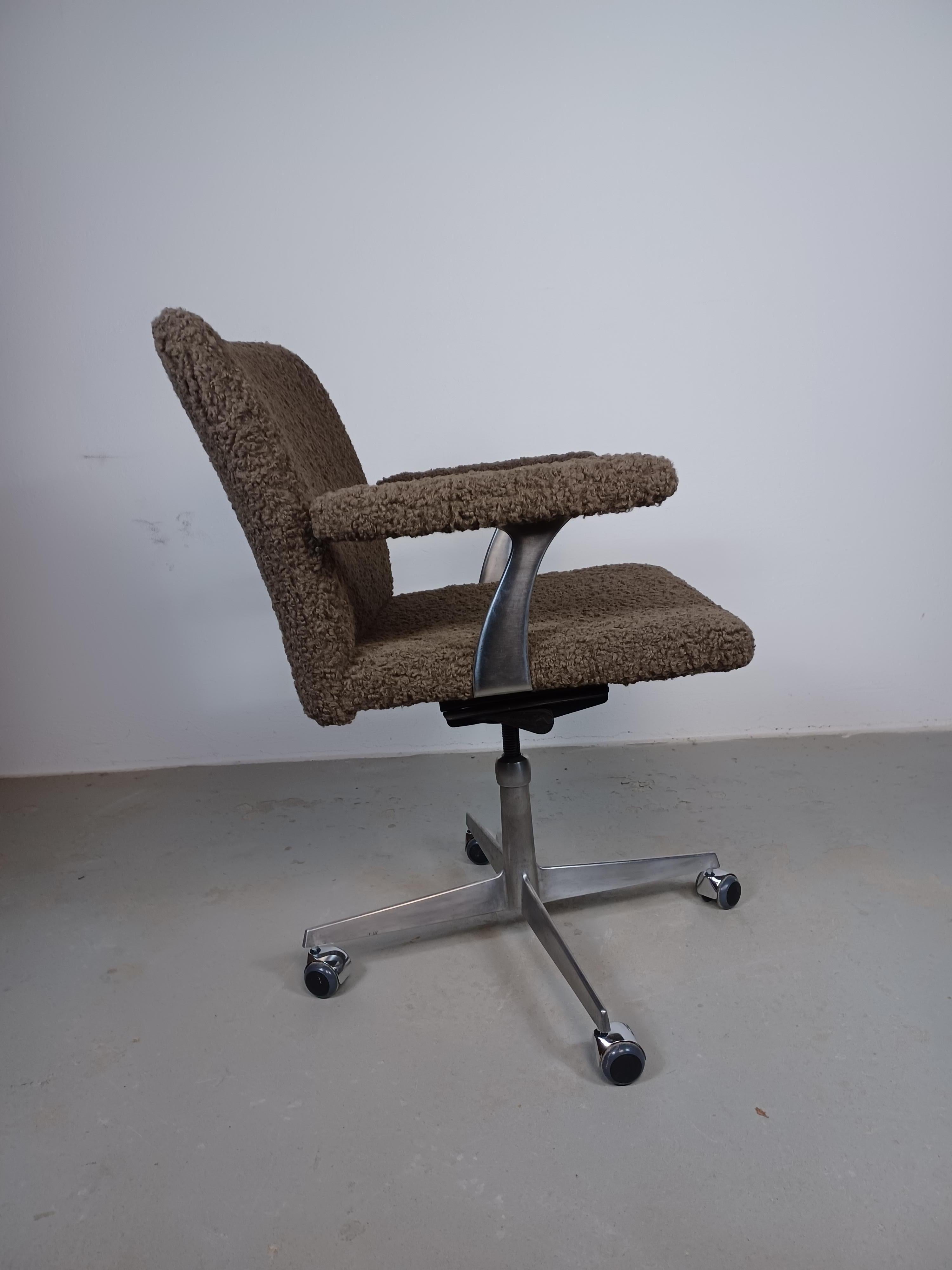 1960s Finn Juul Restored Reupholstered Model 209 Swivel Chair by France and Son For Sale 3