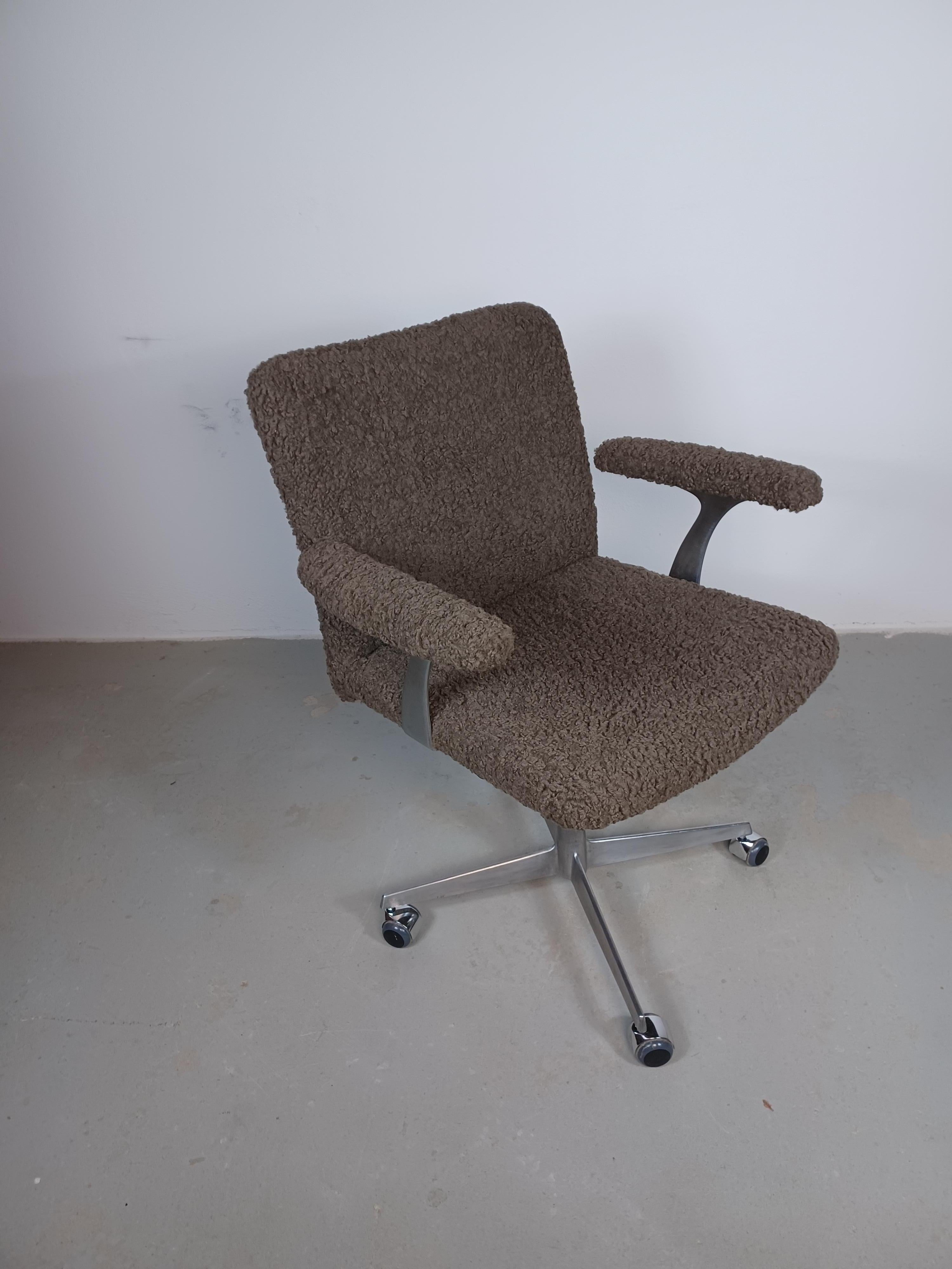 1960s Finn Juul Restored Reupholstered Model 209 Swivel Chair by France and Son For Sale 4