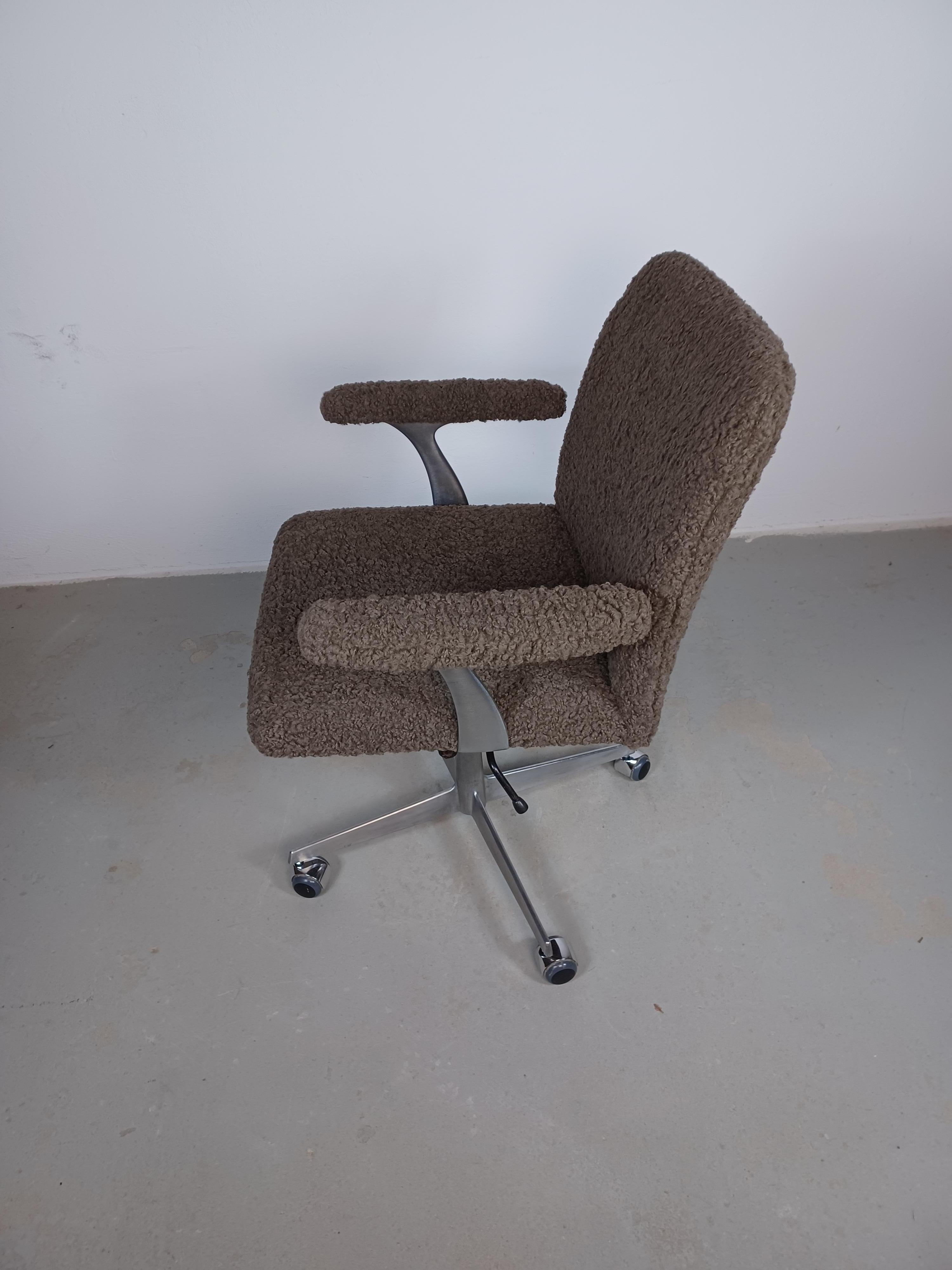 1960s Finn Juul Restored Reupholstered Model 209 Swivel Chair by France and Son In Good Condition For Sale In Knebel, DK