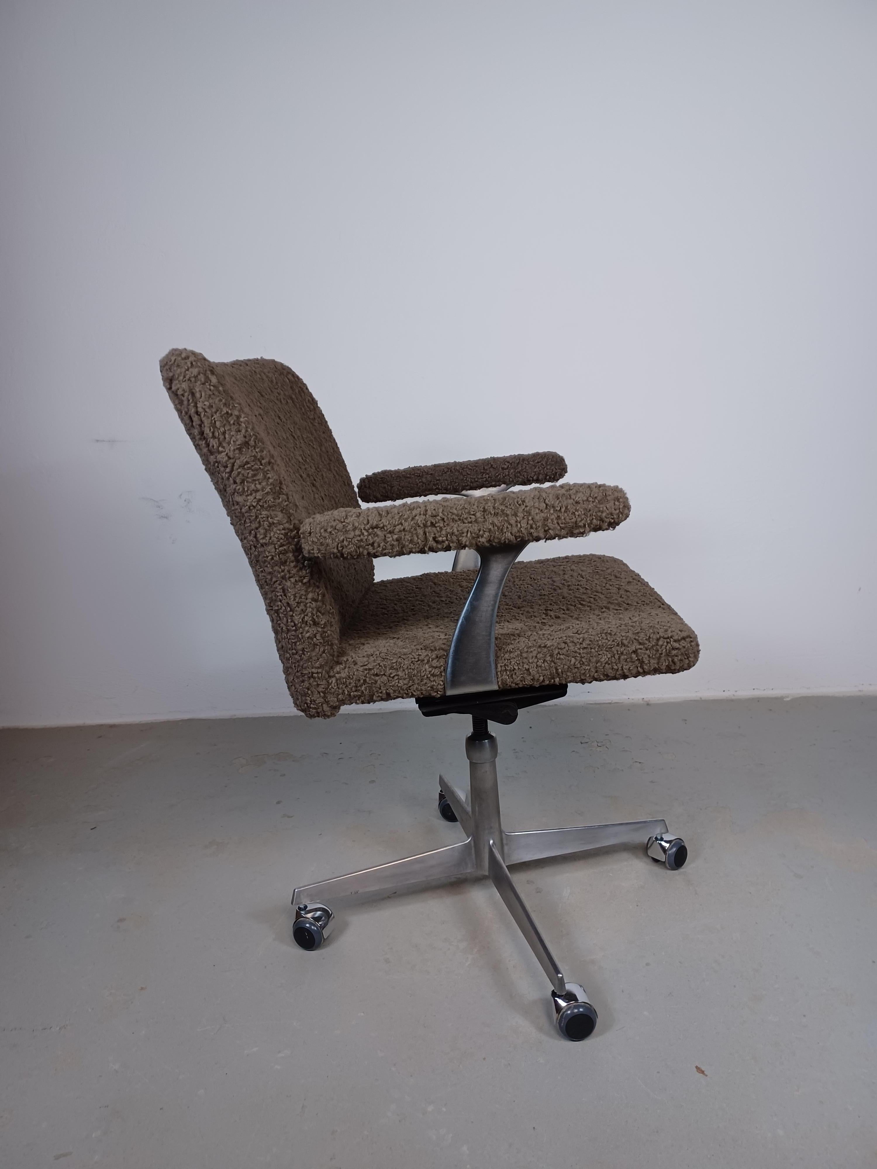 1960s Finn Juul Restored Reupholstered Model 209 Swivel Chair by France and Son For Sale 2