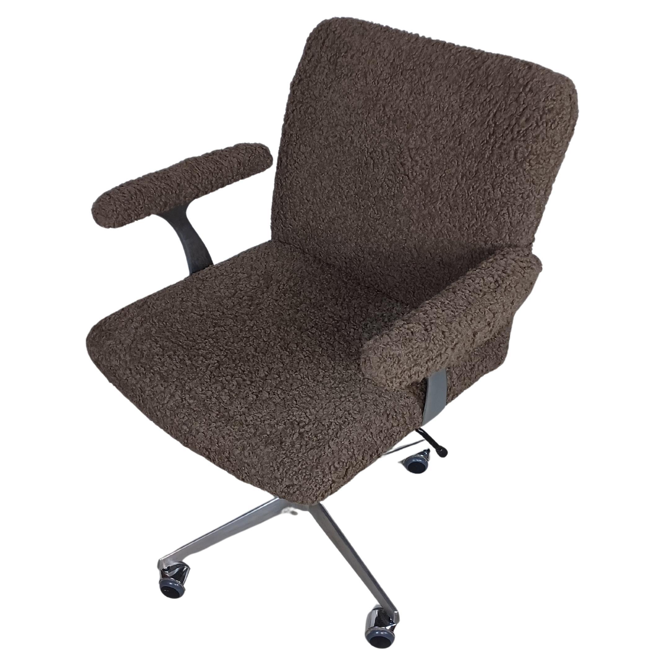 1960s Finn Juul Restored Reupholstered Model 209 Swivel Chair by France and Son