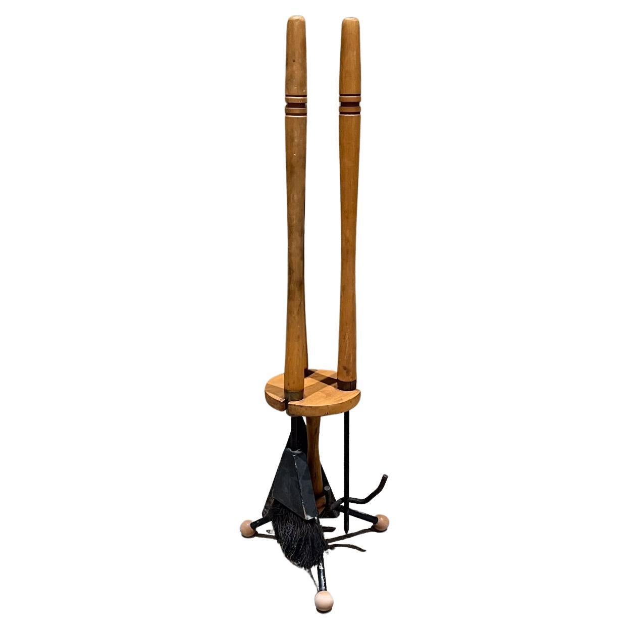 Ensemble d'outils de cheminée ronde Arthur Umanoff des années 1960 en bois d'érable en vente