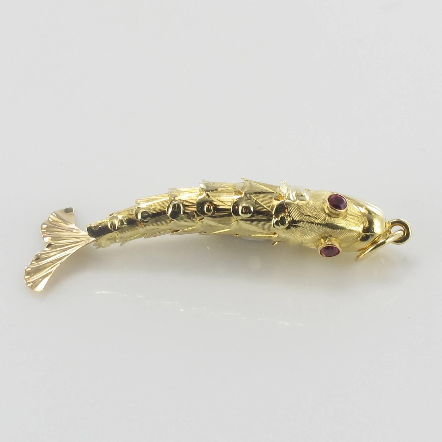 1960s Fish Articulated 18 Karats Gold Pendant Charm 1
