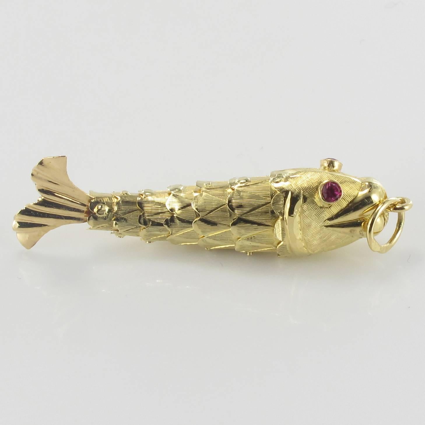1960s Fish Articulated 18 Karats Gold Pendant Charm 2