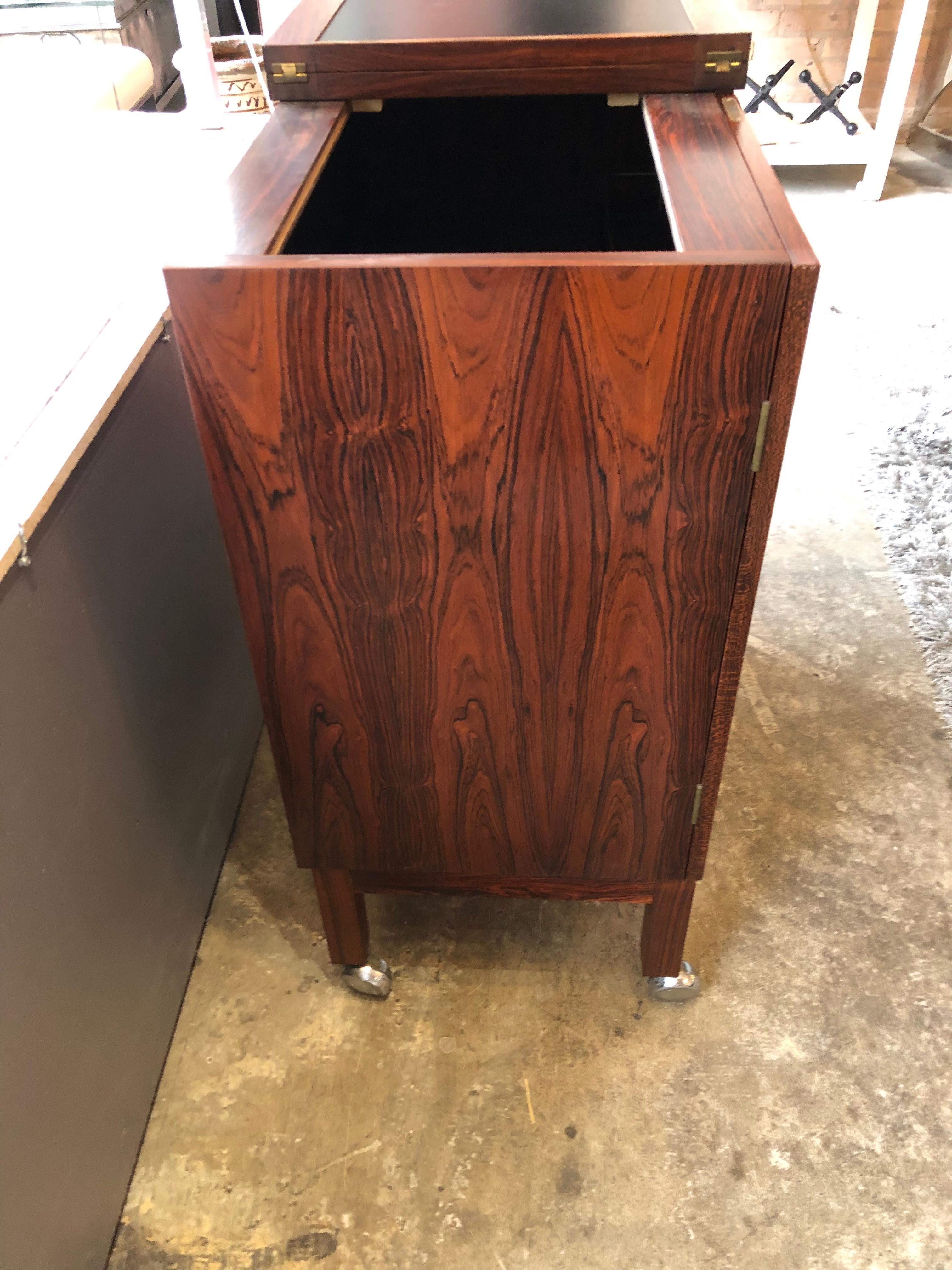 1960s Fitted Danish Rosewood Bar Cabinet by Niels Erik and Glasdam Jensen In Excellent Condition In Chicago, IL