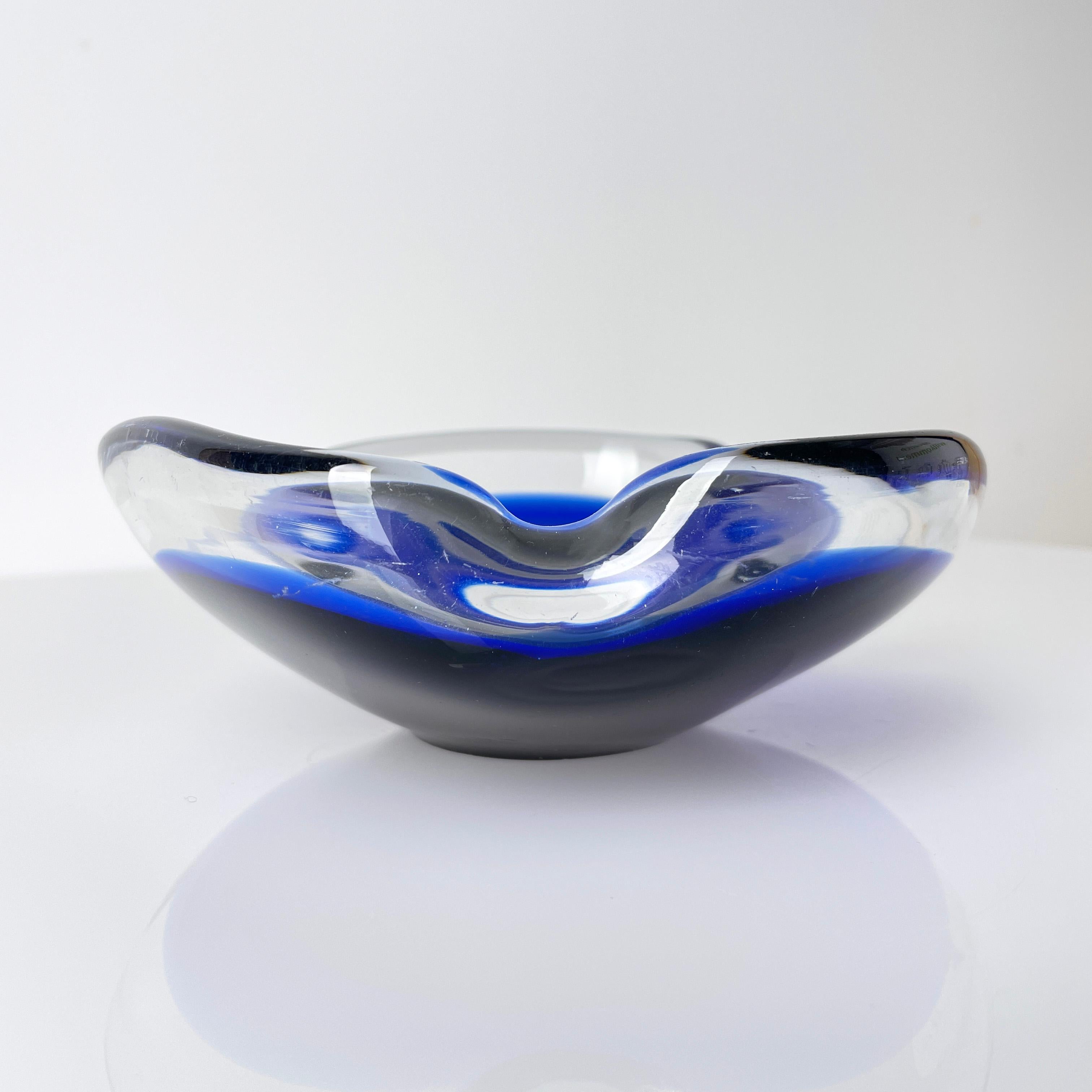 Mid-Century moderno Posacenere Flavio Poli degli anni '60 in vetro di Murano Glass Sommerso in vendita